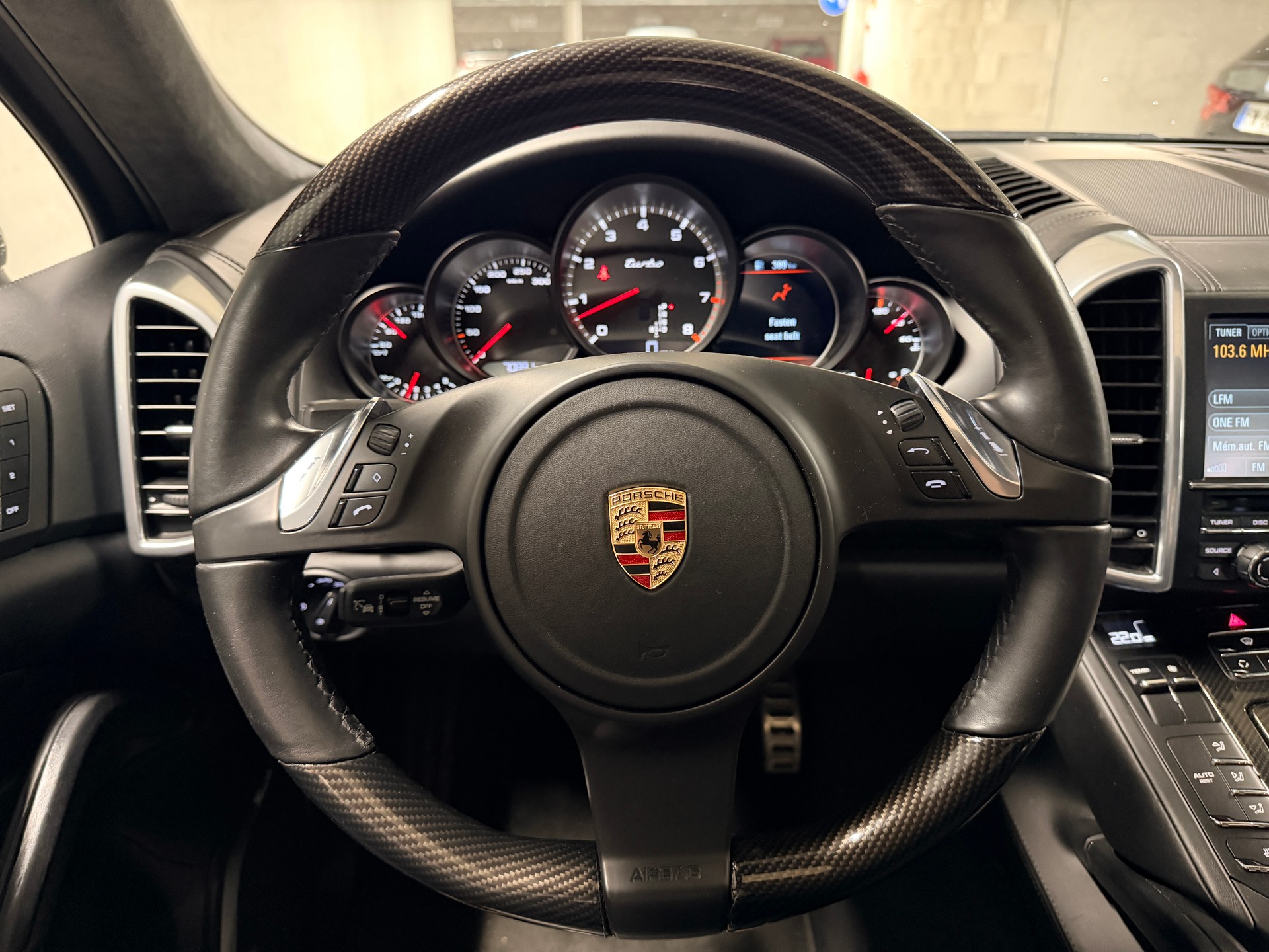 PORSCHE Cayenne Turbo-image-9