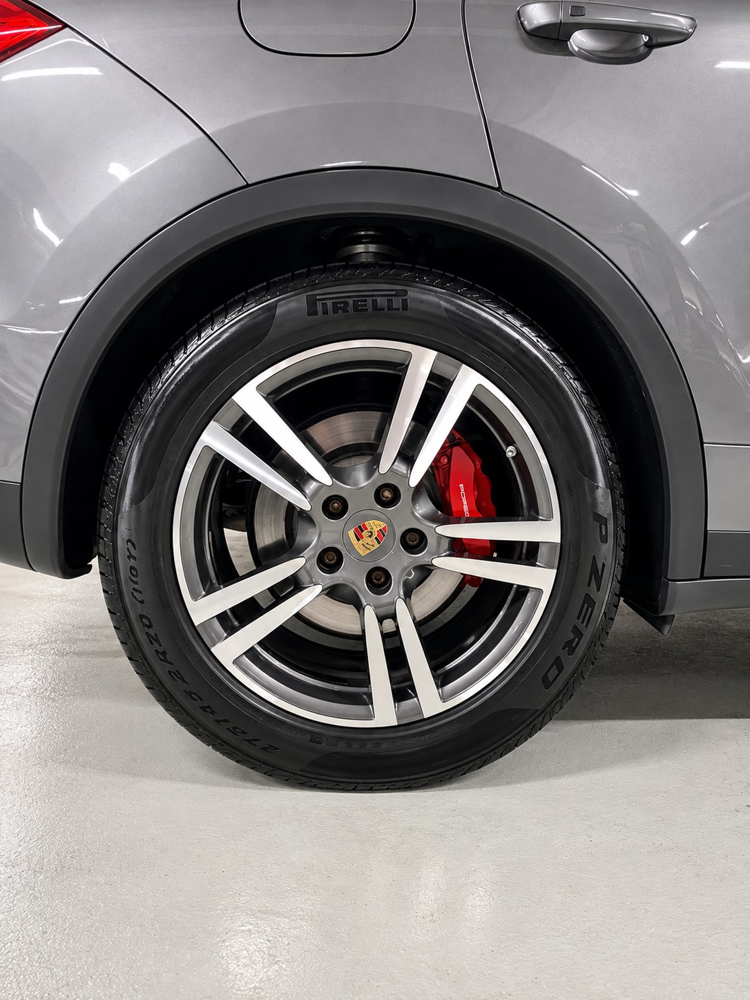PORSCHE Cayenne Turbo-image-25