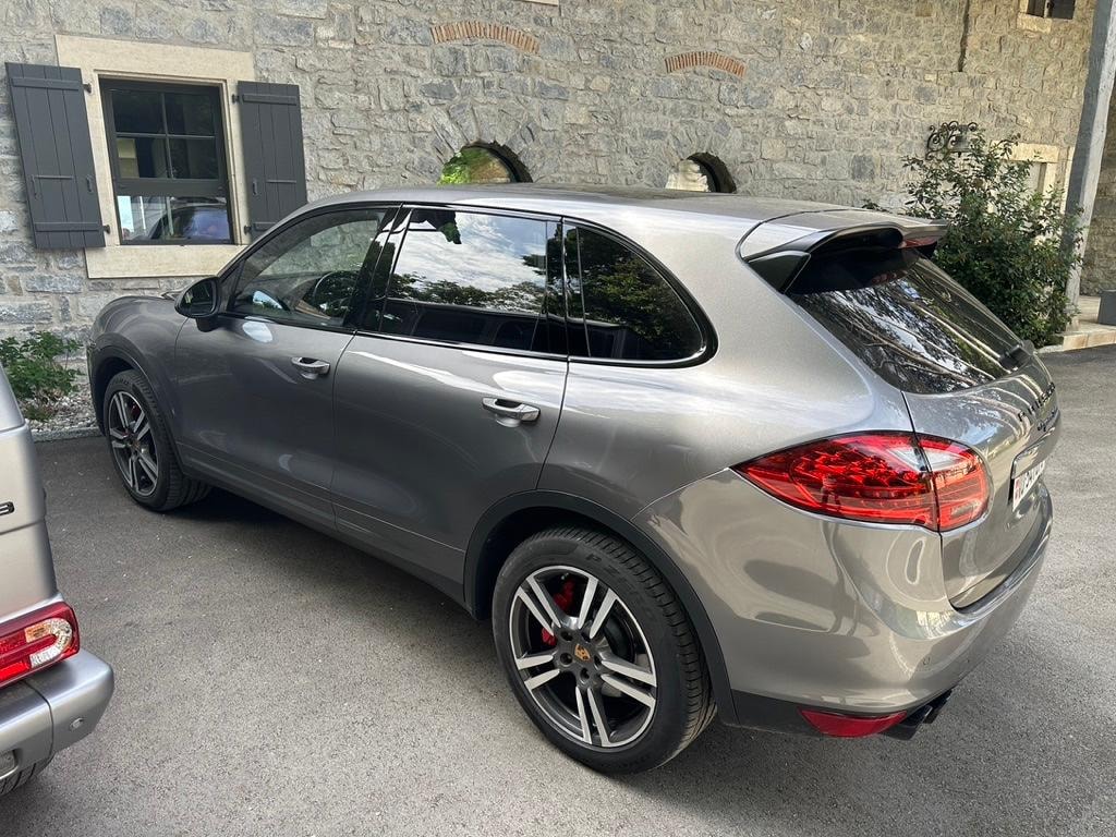 PORSCHE Cayenne Turbo-image-0