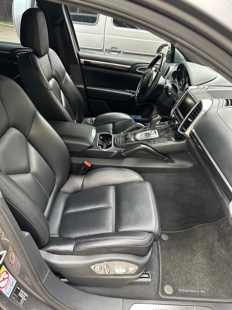 PORSCHE Cayenne Turbo-image-18