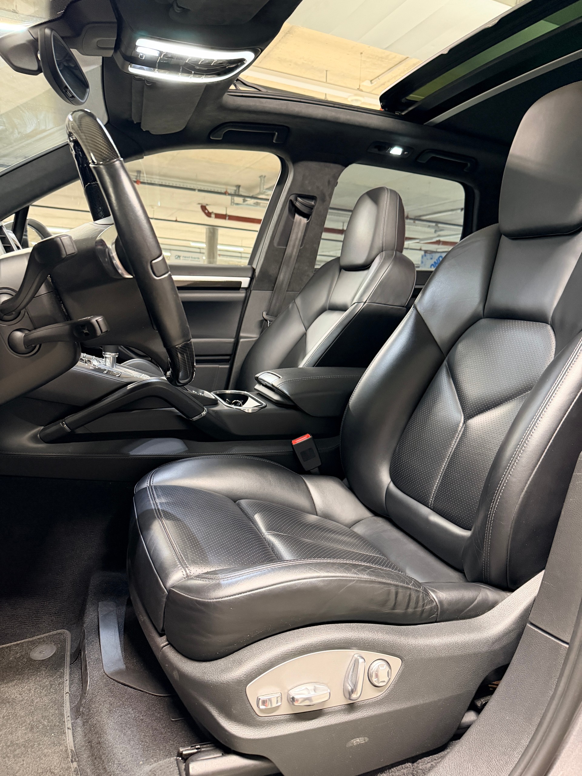 PORSCHE Cayenne Turbo-image-14