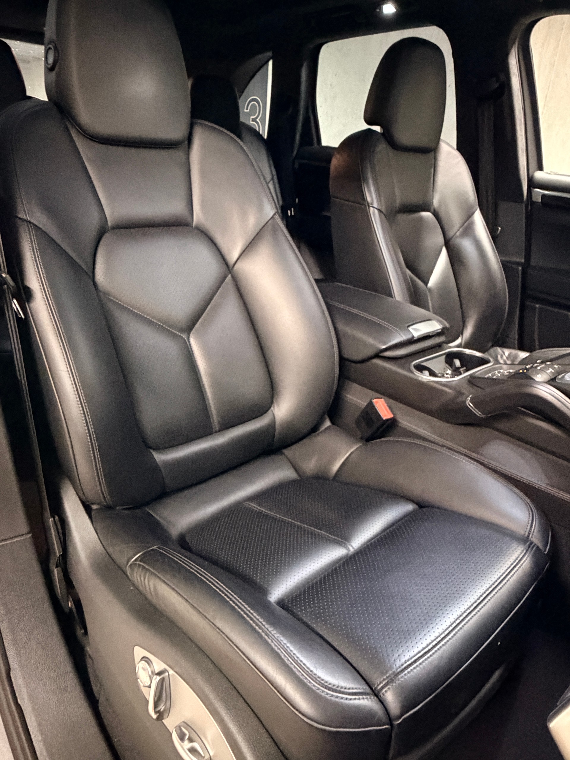 PORSCHE Cayenne Turbo-image-22