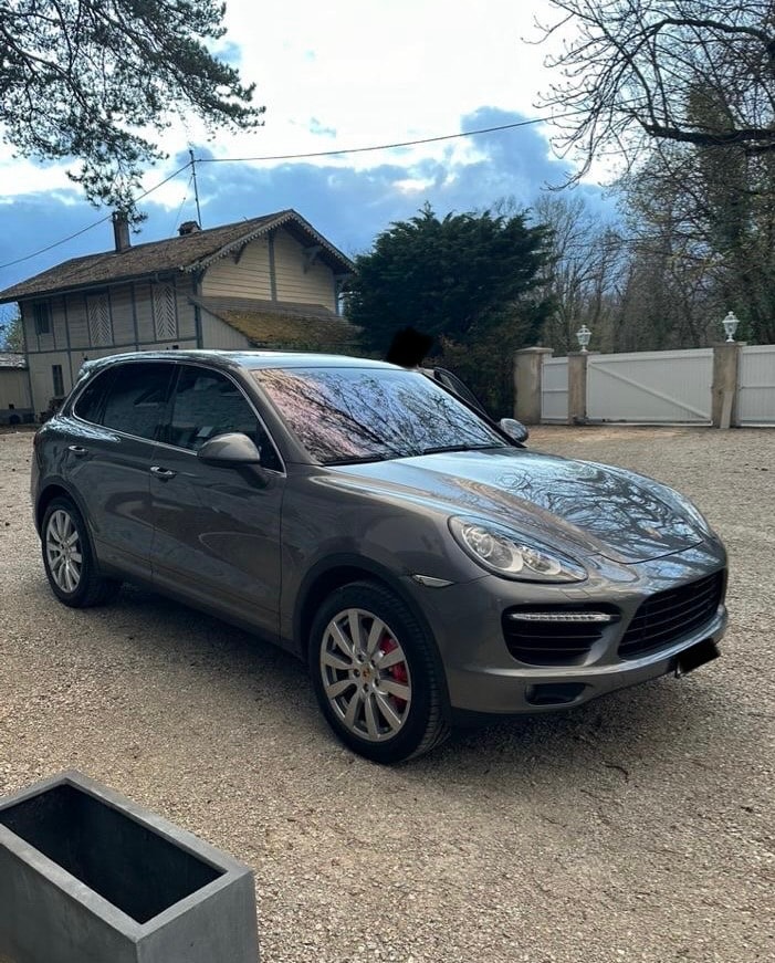 PORSCHE Cayenne Turbo-image-4