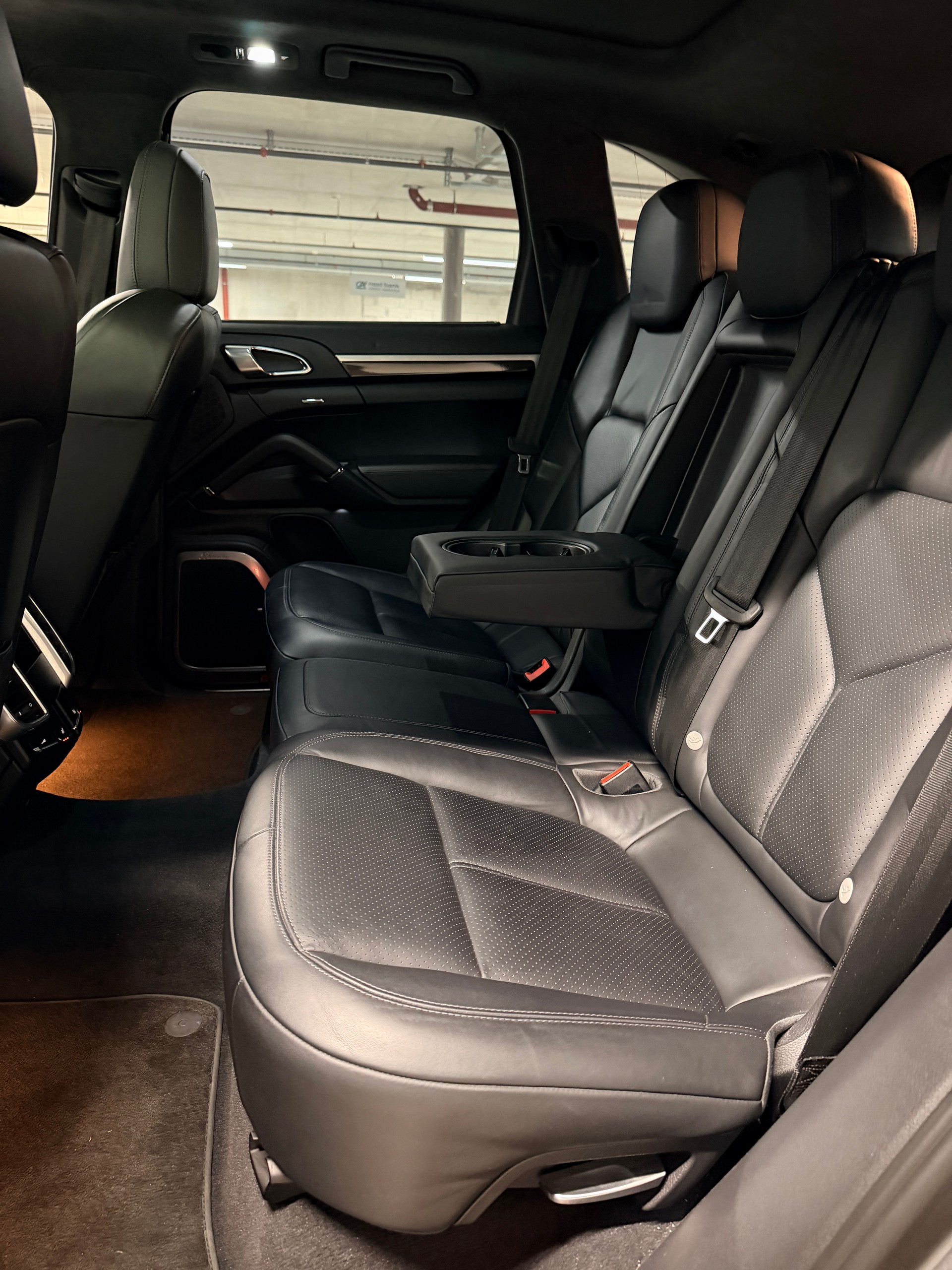 PORSCHE Cayenne Turbo-image-16