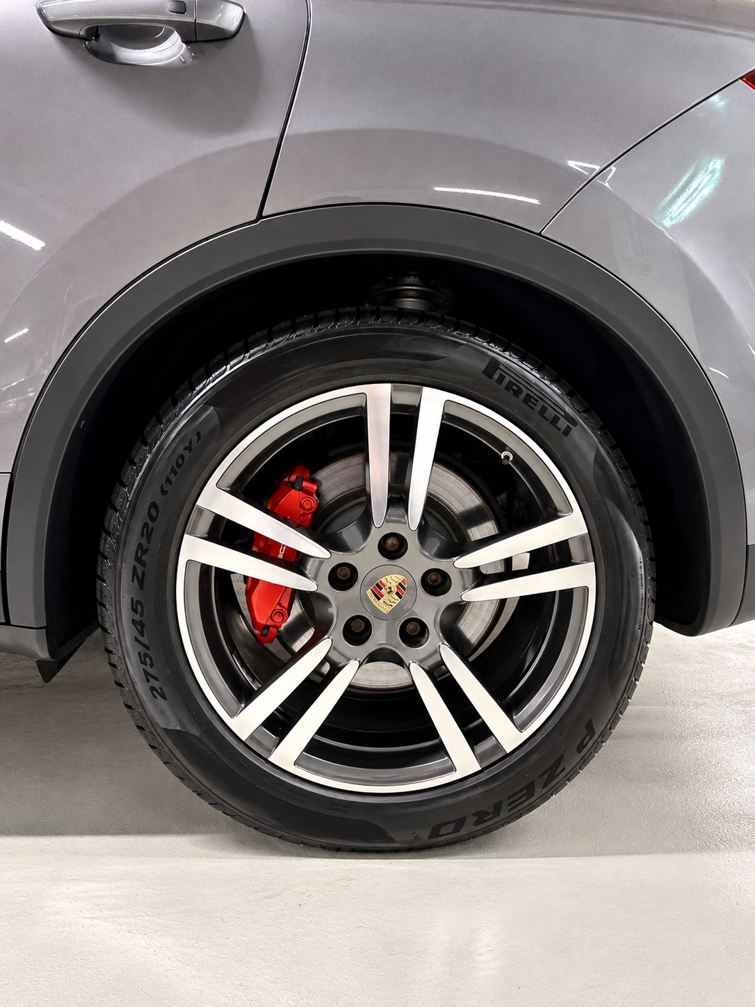 PORSCHE Cayenne Turbo-image-24