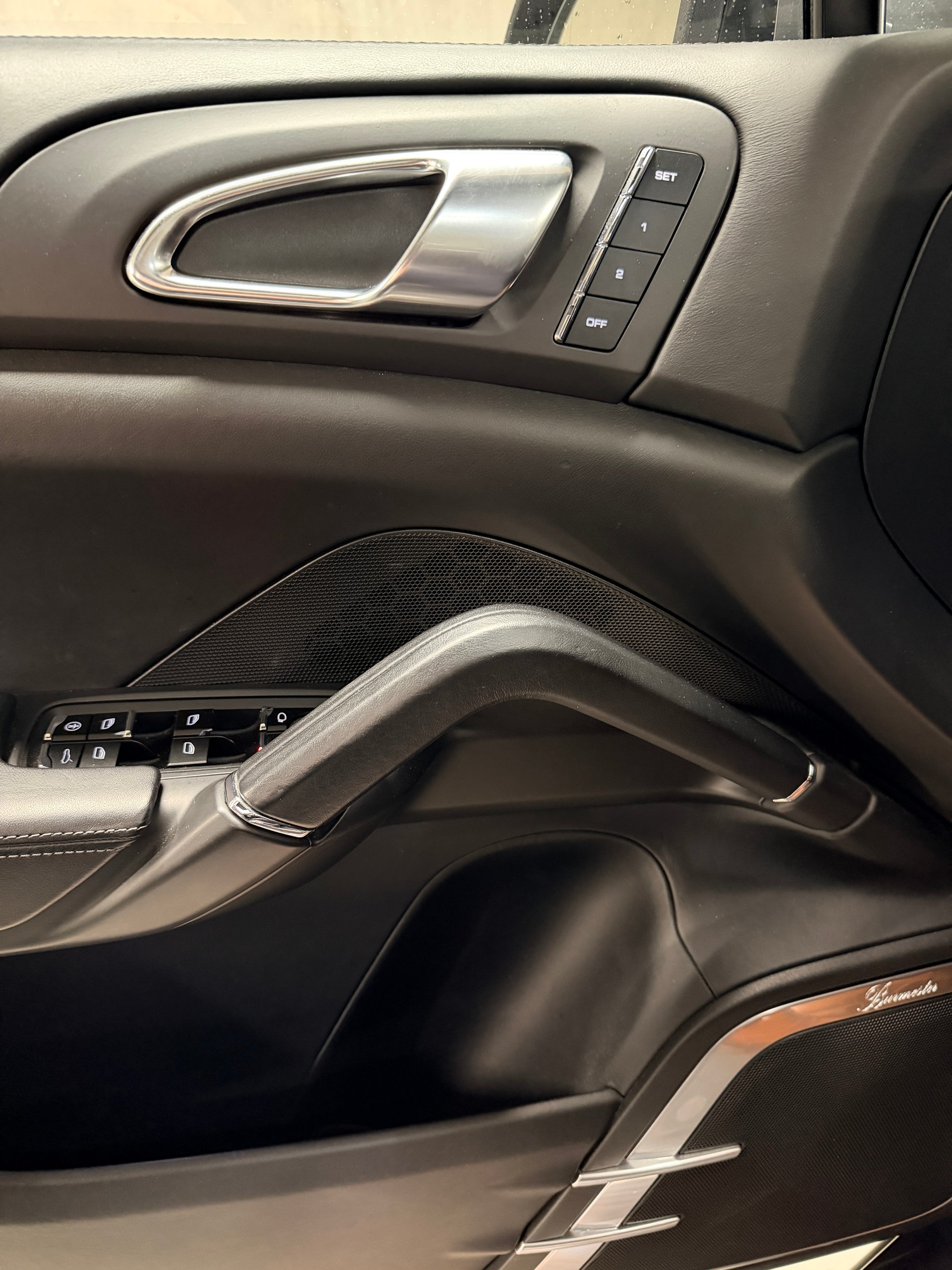 PORSCHE Cayenne Turbo-image-13