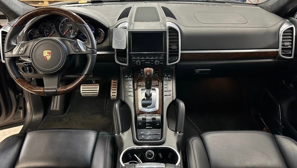 PORSCHE Cayenne Turbo-image-8