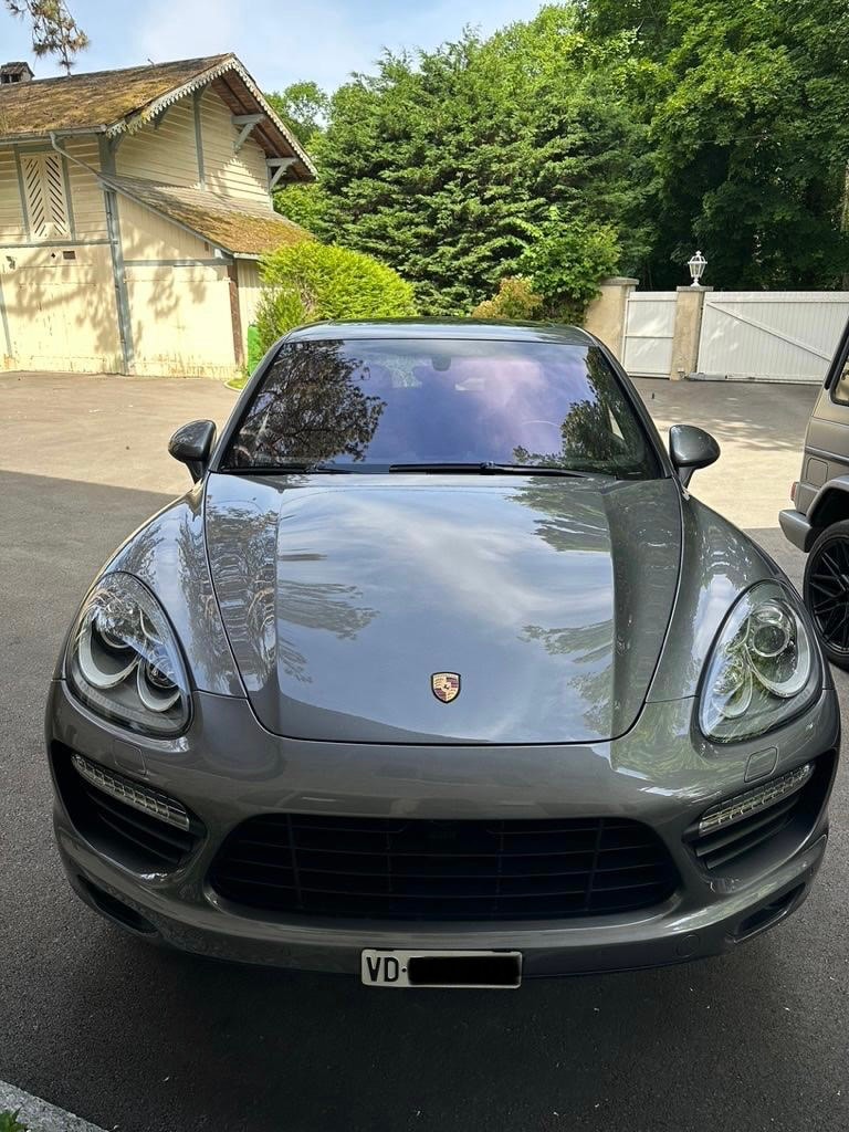 PORSCHE Cayenne Turbo-image-19