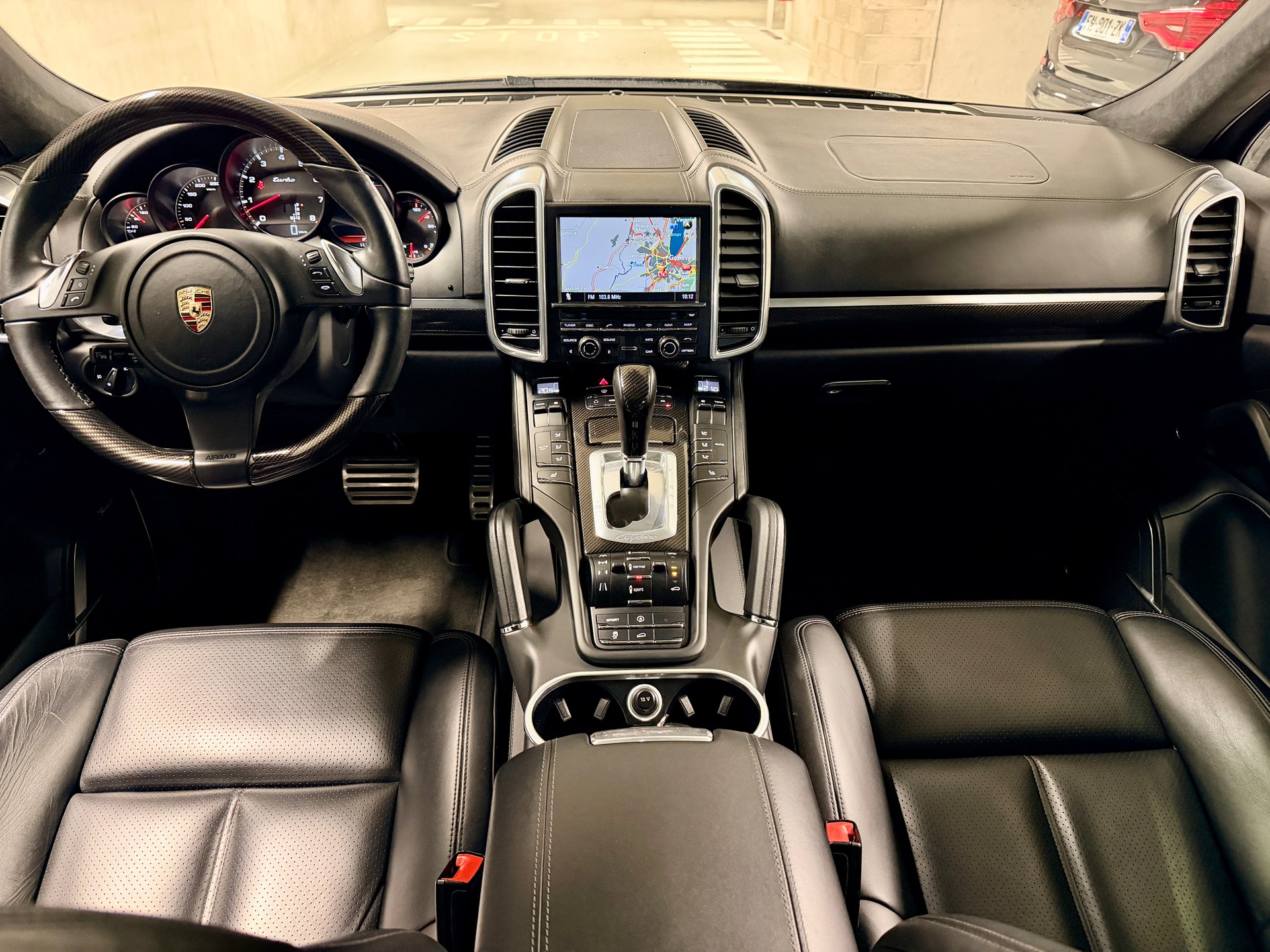 PORSCHE Cayenne Turbo-image-10