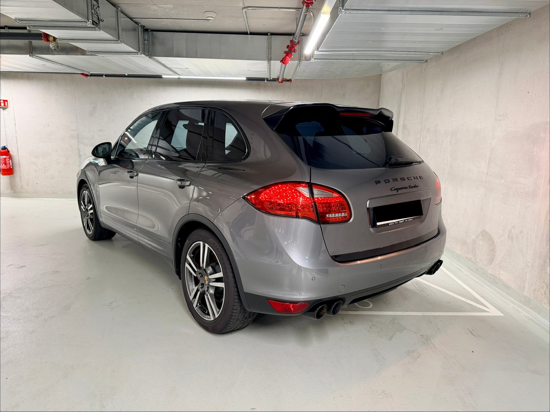 PORSCHE Cayenne Turbo-image-2