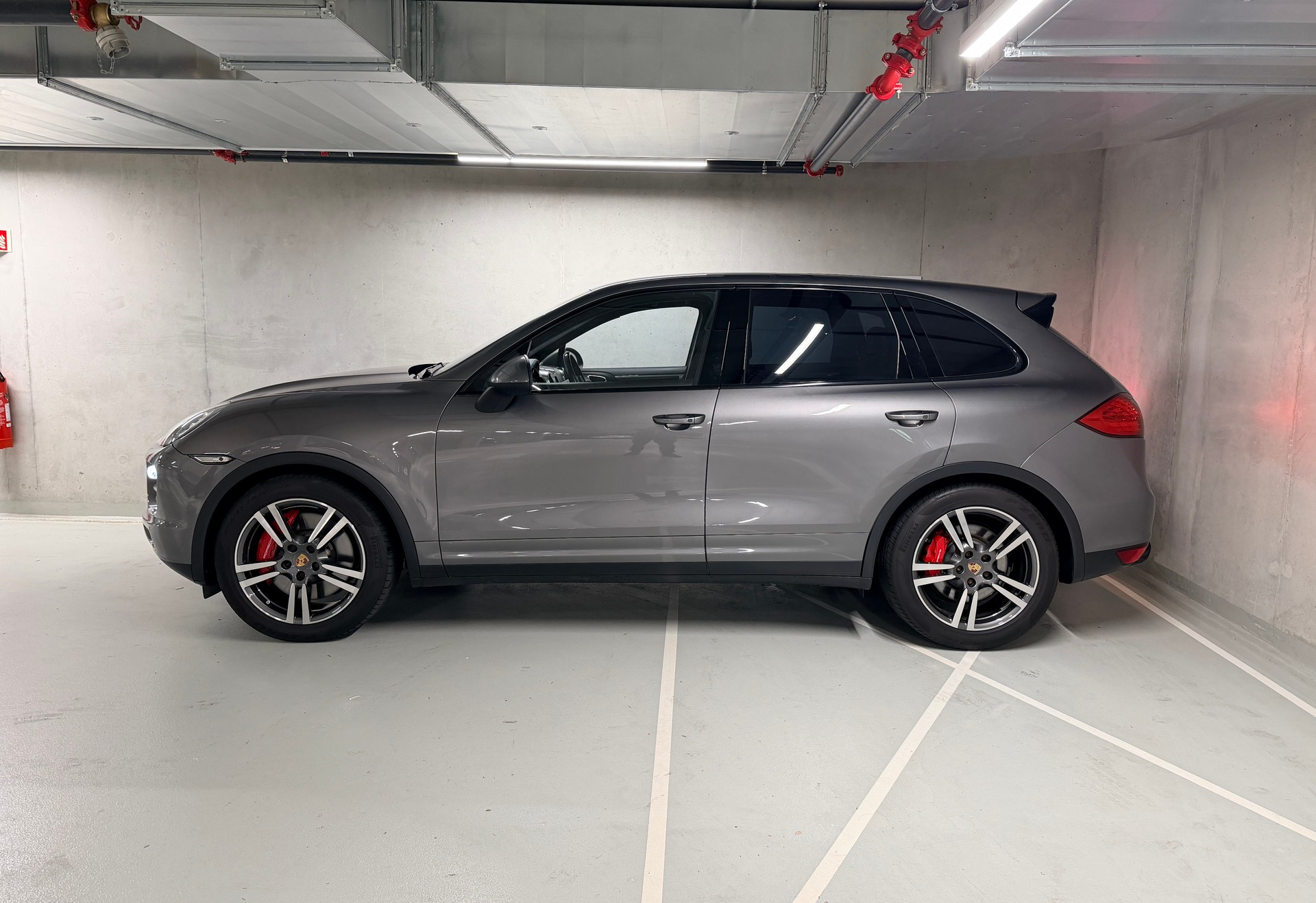 PORSCHE Cayenne Turbo-image-1