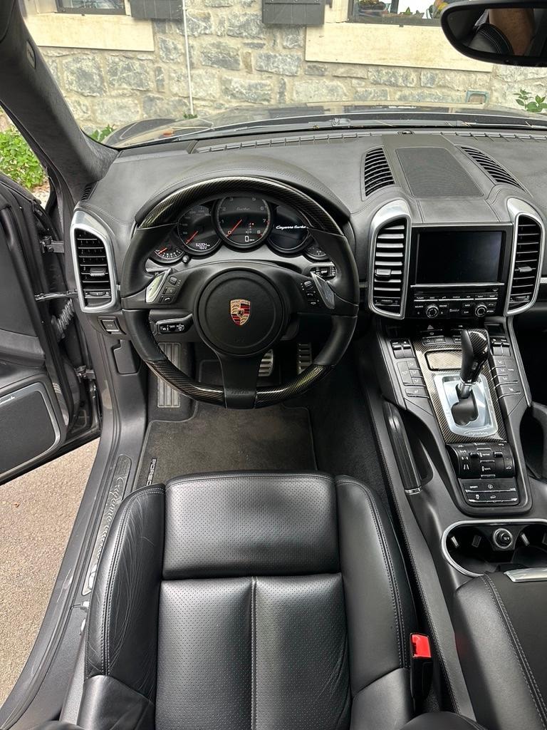 PORSCHE Cayenne Turbo-image-16