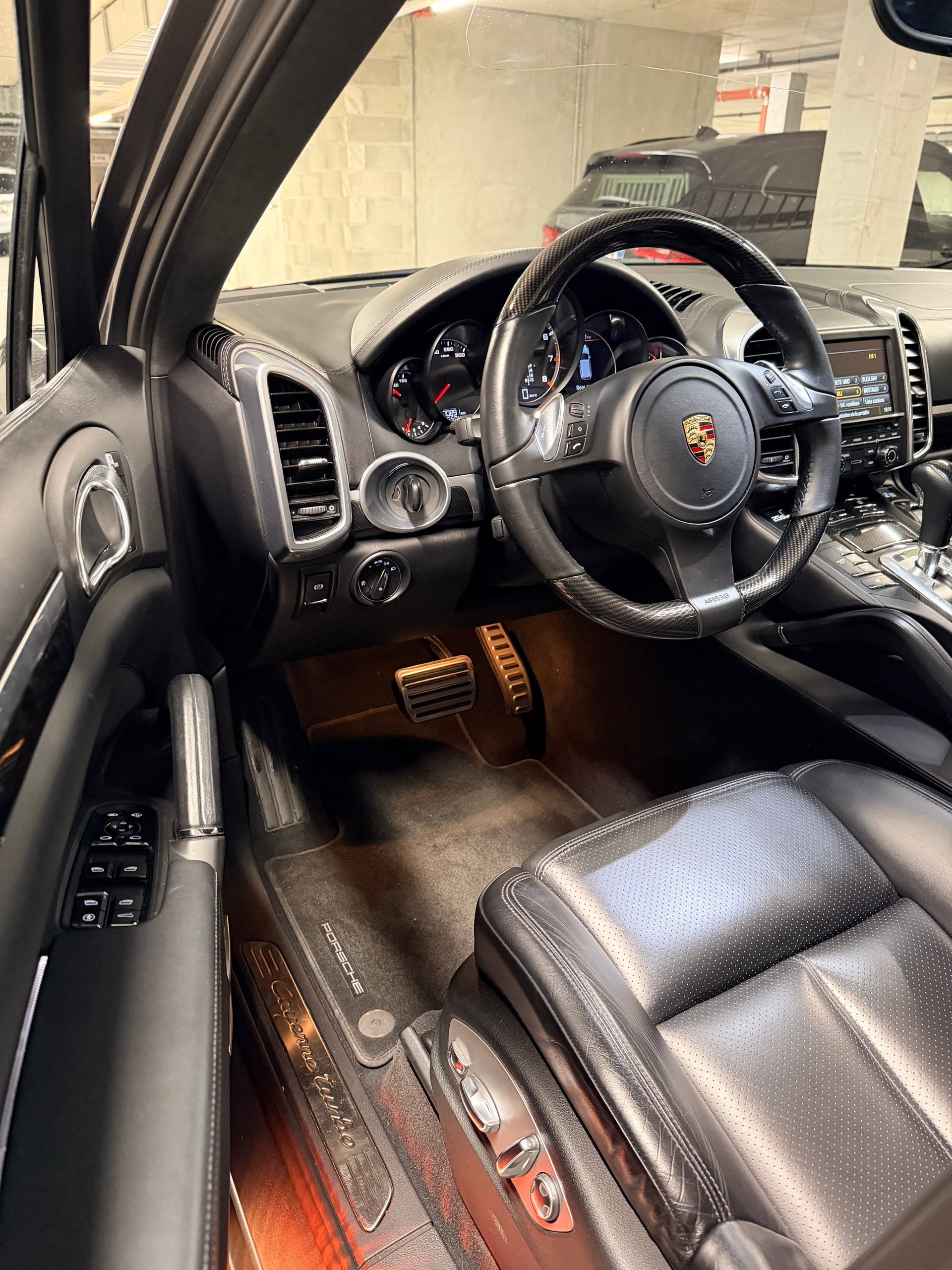 PORSCHE Cayenne Turbo-image-8