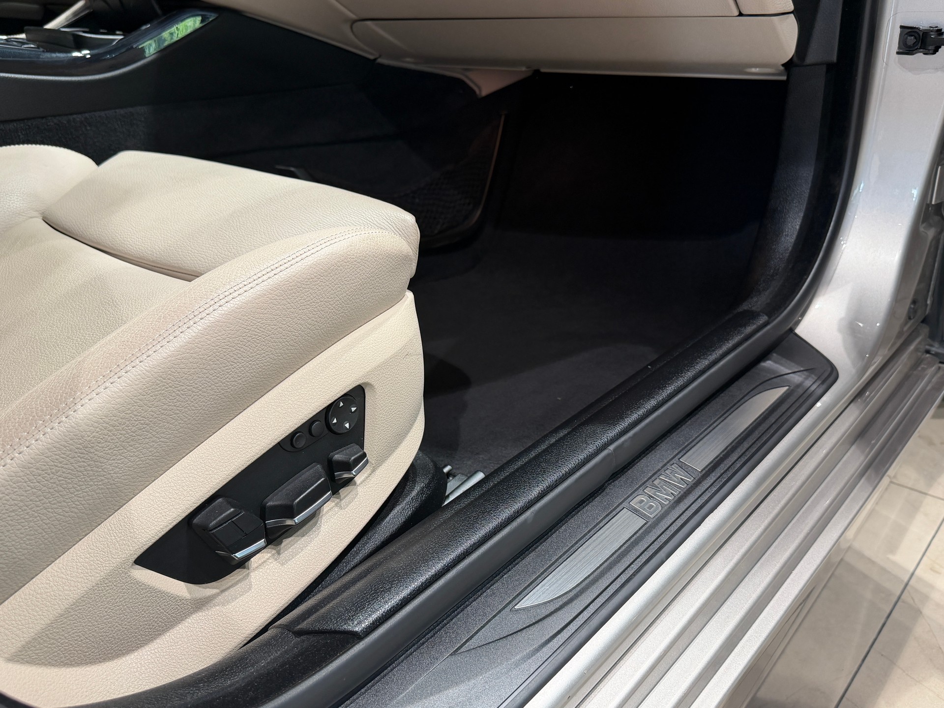 BMW 528i Touring Steptronic-image-12