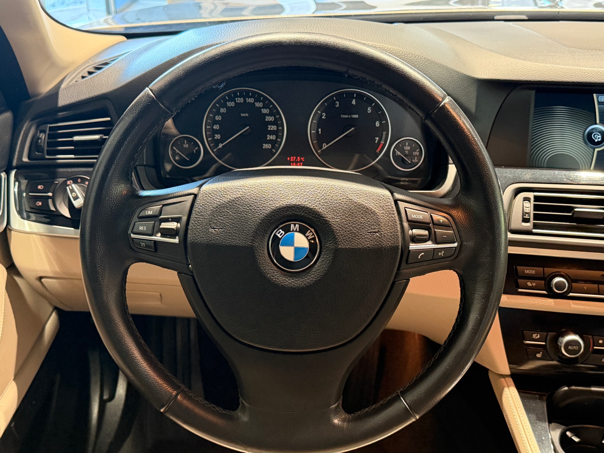 BMW 528i Touring Steptronic-image-6
