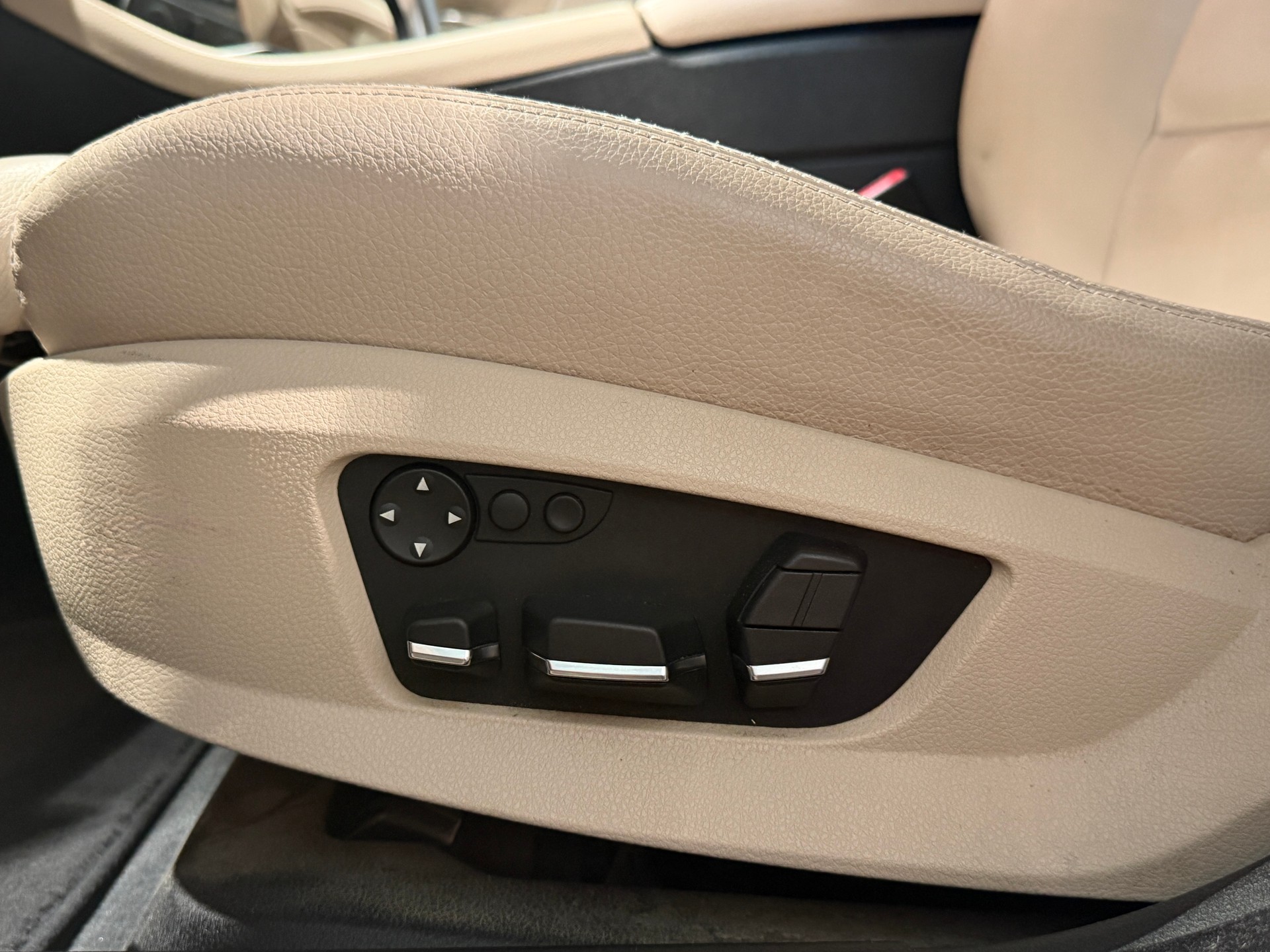 BMW 528i Touring Steptronic-image-11