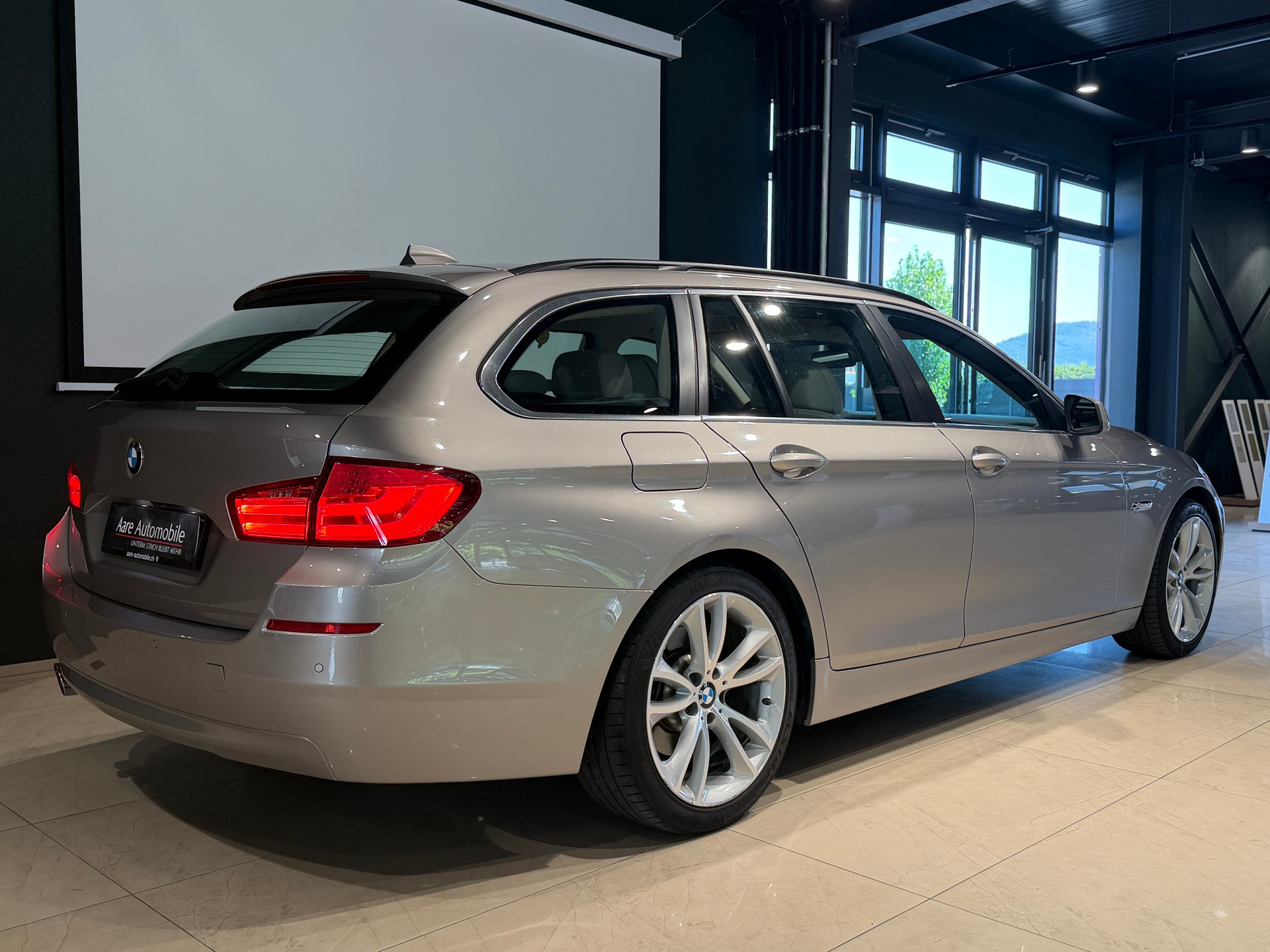 BMW 528i Touring Steptronic-image-3