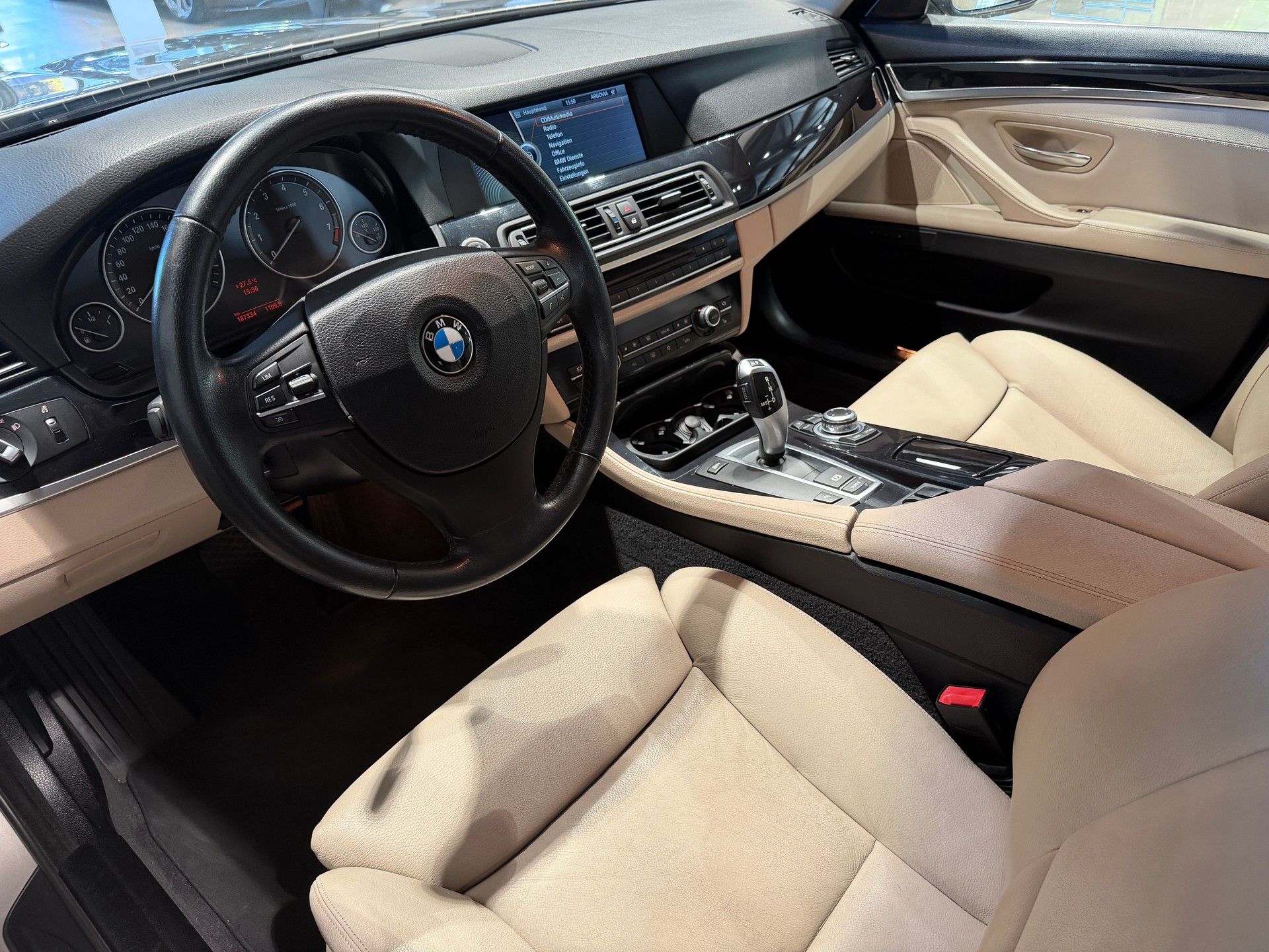 BMW 528i Touring Steptronic-image-7