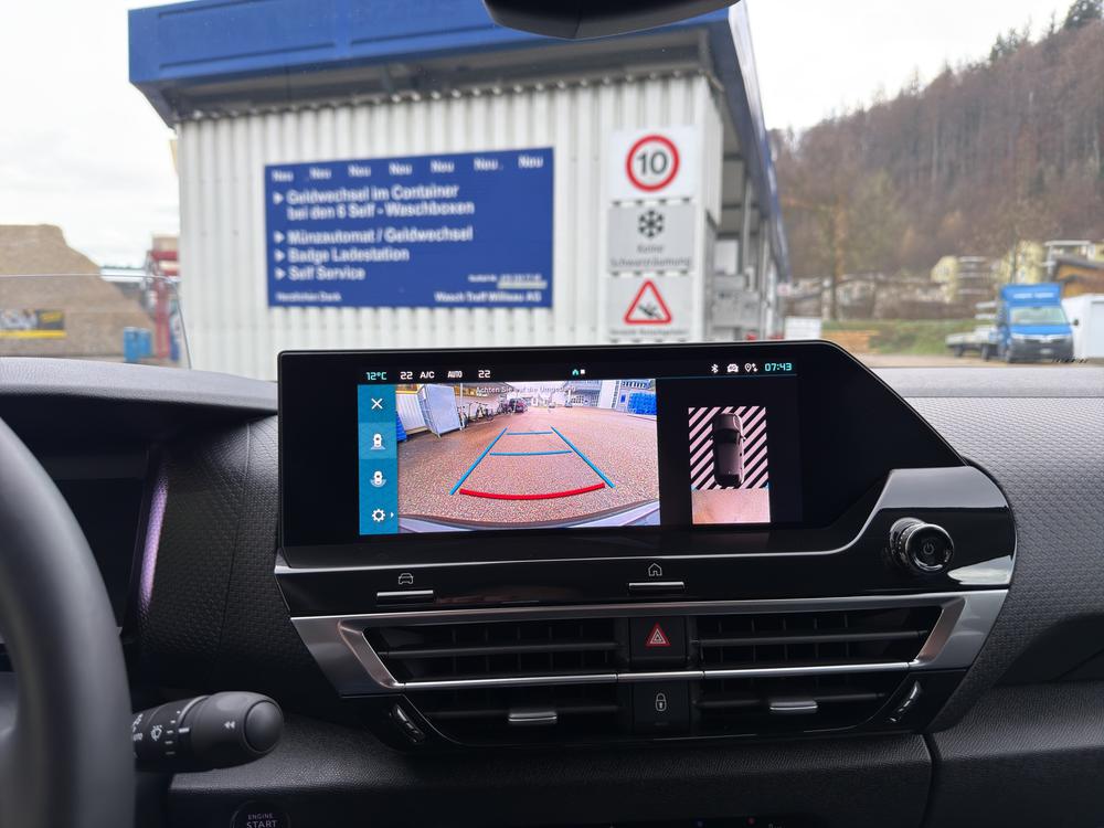 CITROEN C4 Electric Shine-image-9