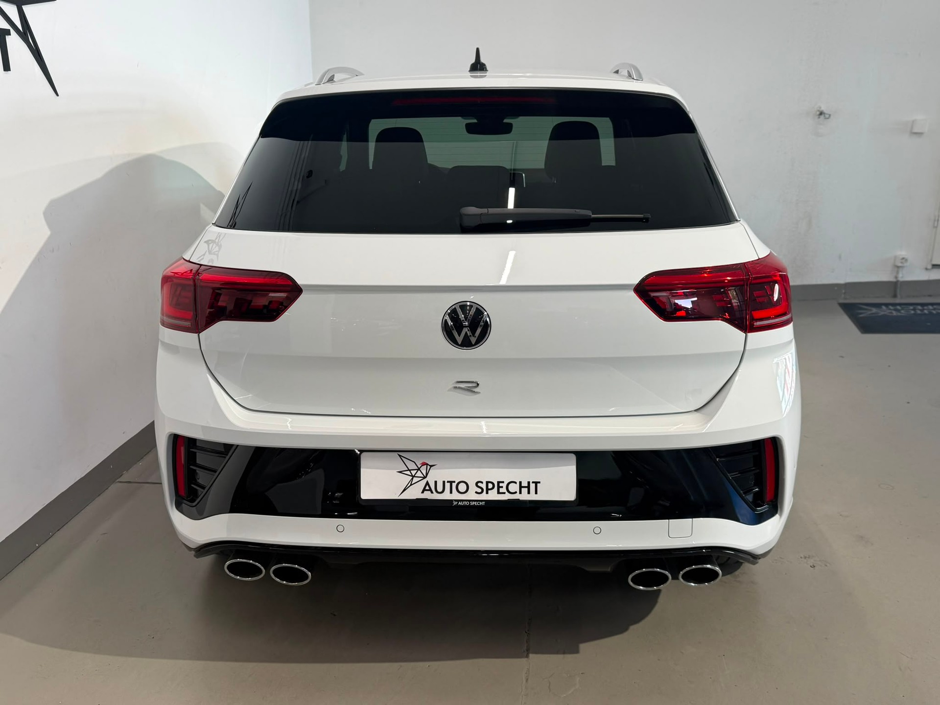 VW T-Roc 2.0 TSI R DSG 4Motion-image-5