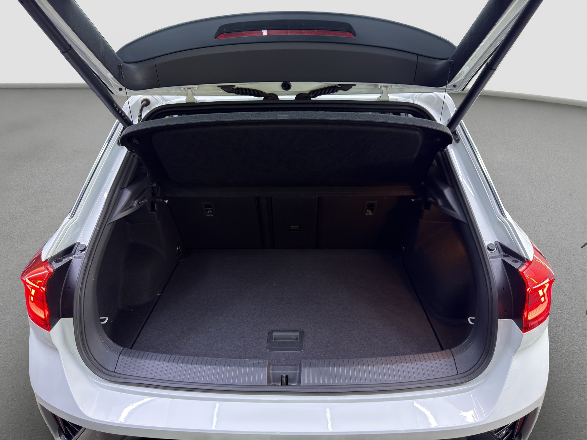 VW T-Roc 2.0 TSI R DSG 4Motion-image-28