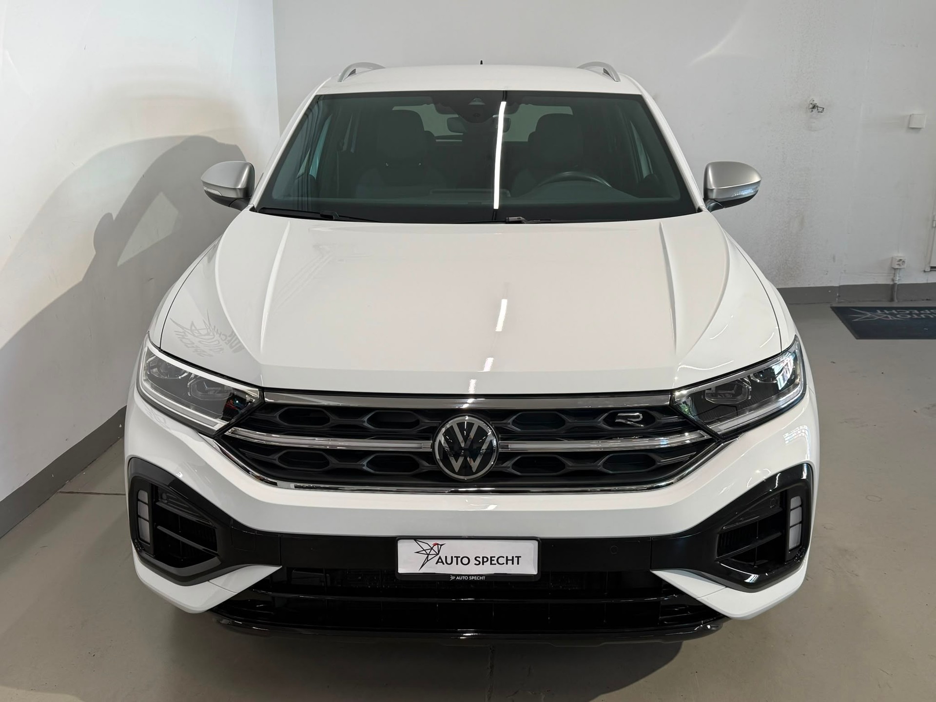 VW T-Roc 2.0 TSI R DSG 4Motion-image-2