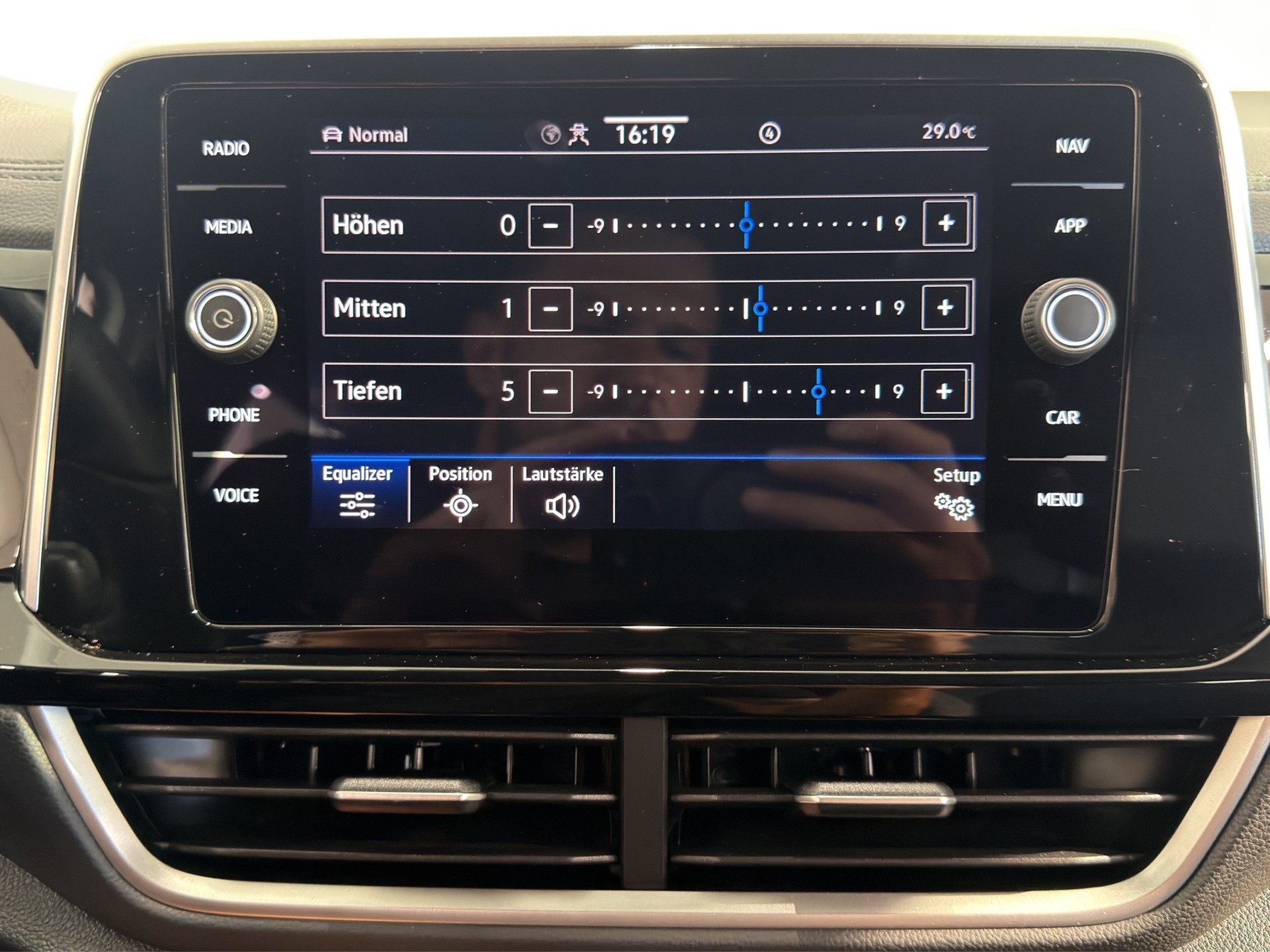 VW T-Roc 2.0 TSI R DSG 4Motion-image-23