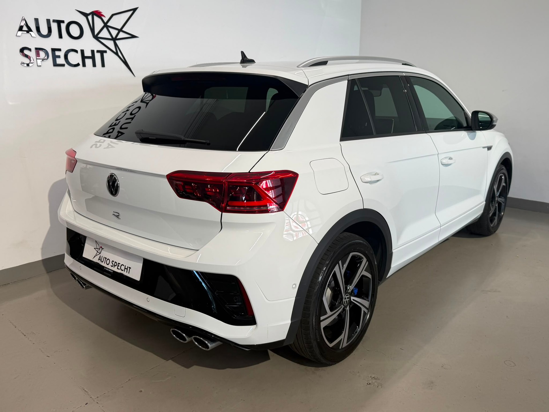 VW T-Roc 2.0 TSI R DSG 4Motion-image-3