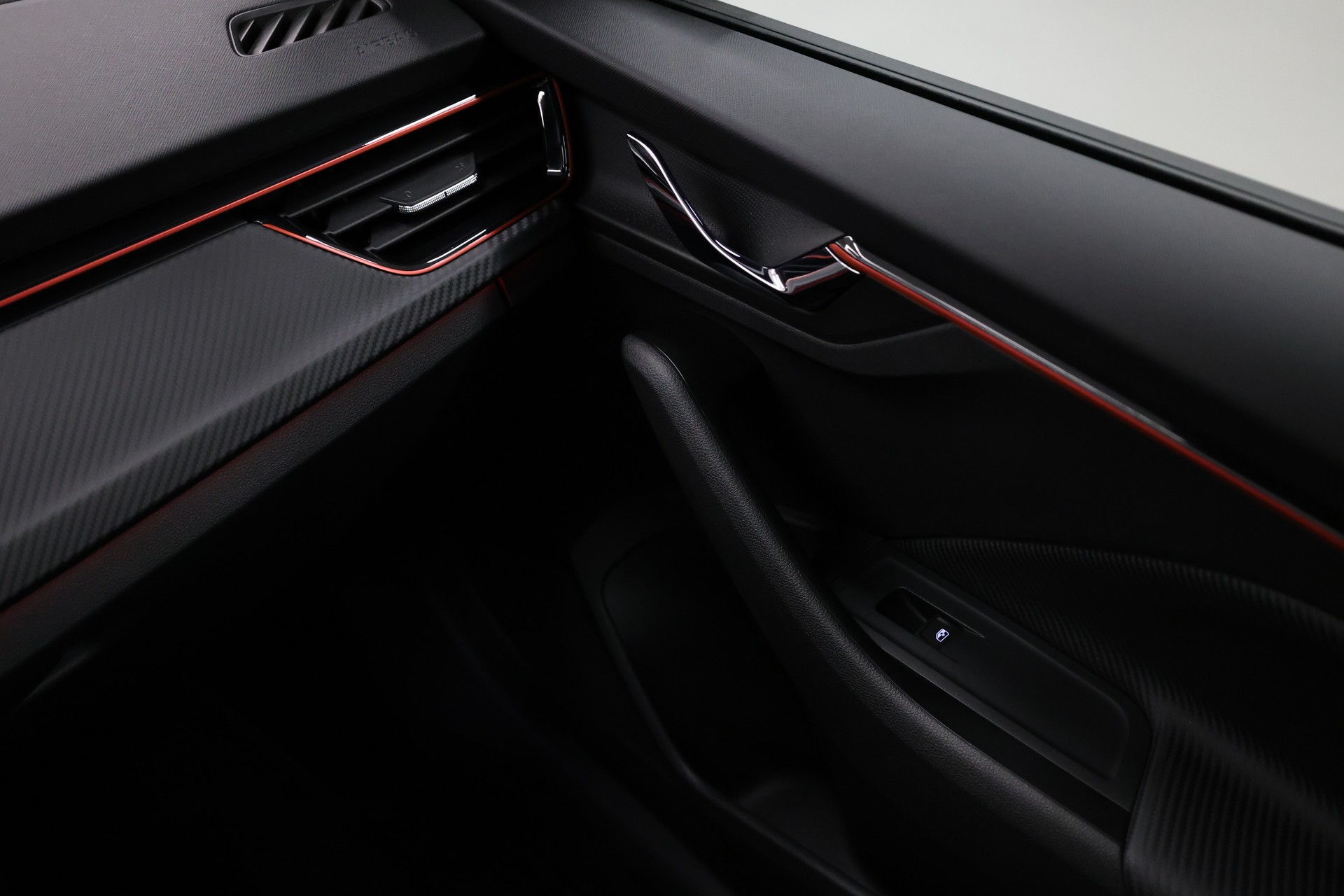 SKODA Kamiq 1.5 TSI Monte Carlo DSG-image-23