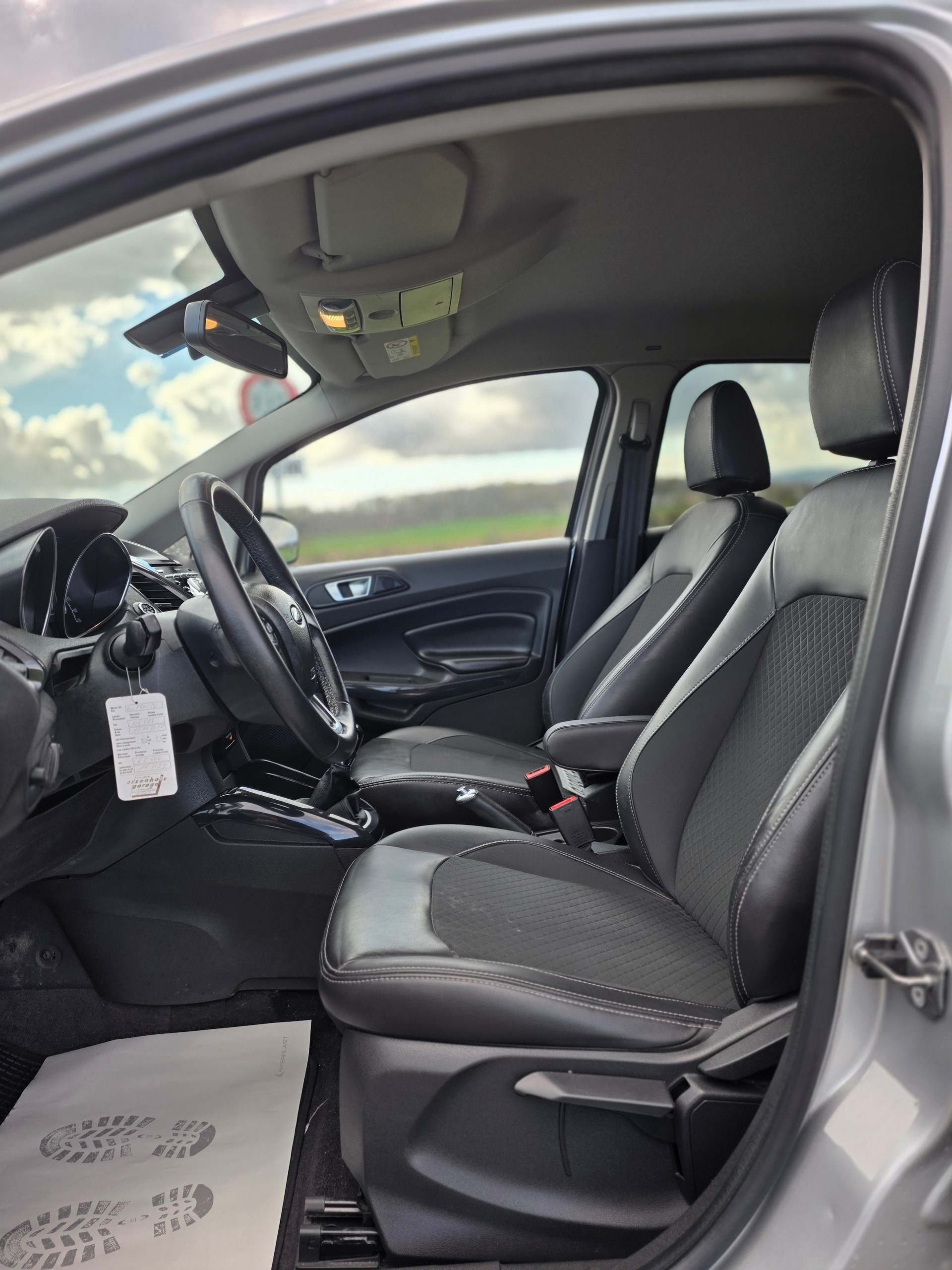 FORD EcoSport 1.0 SCTi Titanium-image-9
