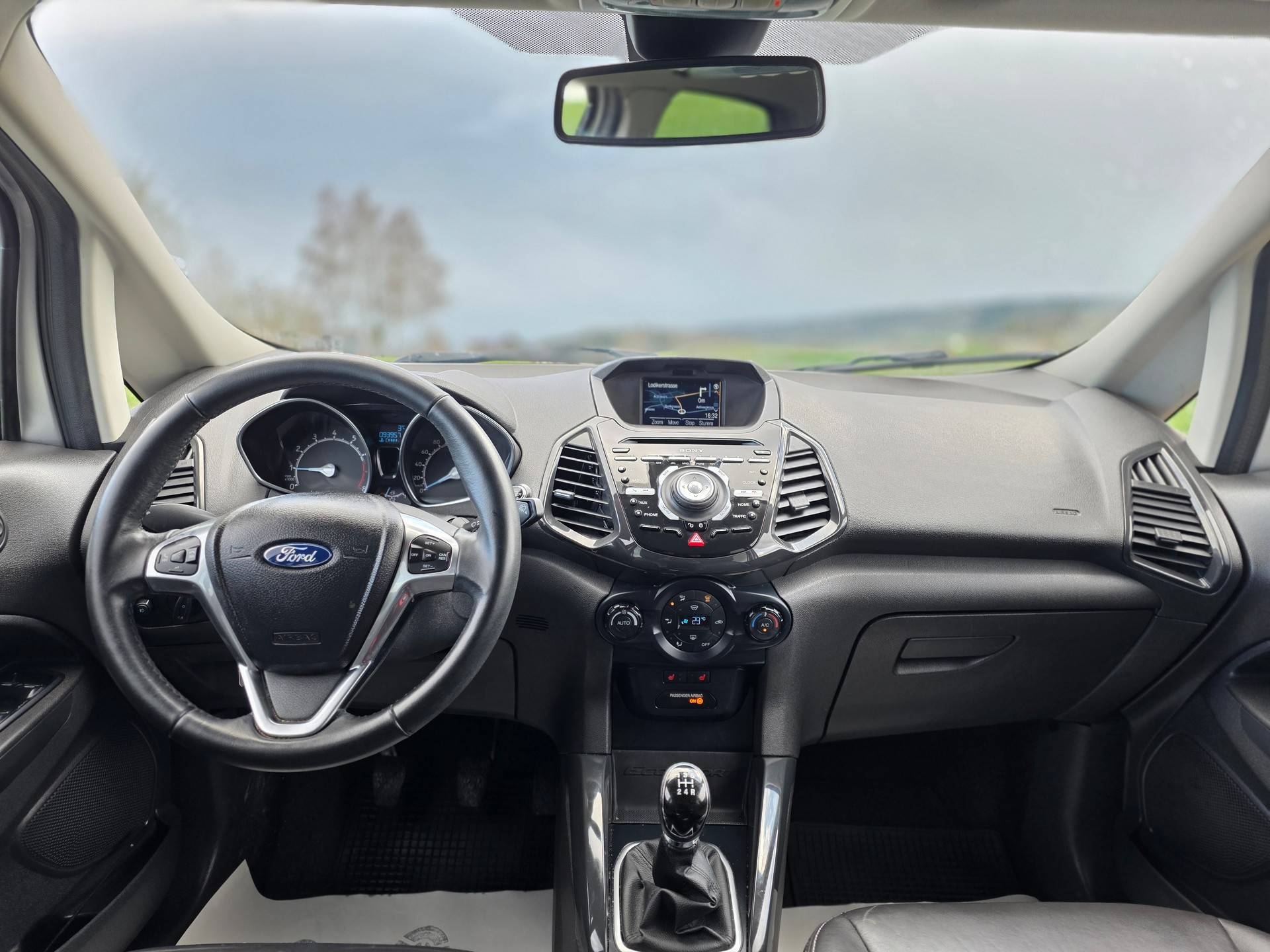 FORD EcoSport 1.0 SCTi Titanium-image-10