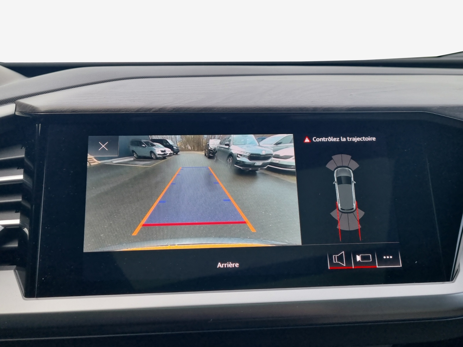 AUDI Q4 e-tron 50 quattro-image-14