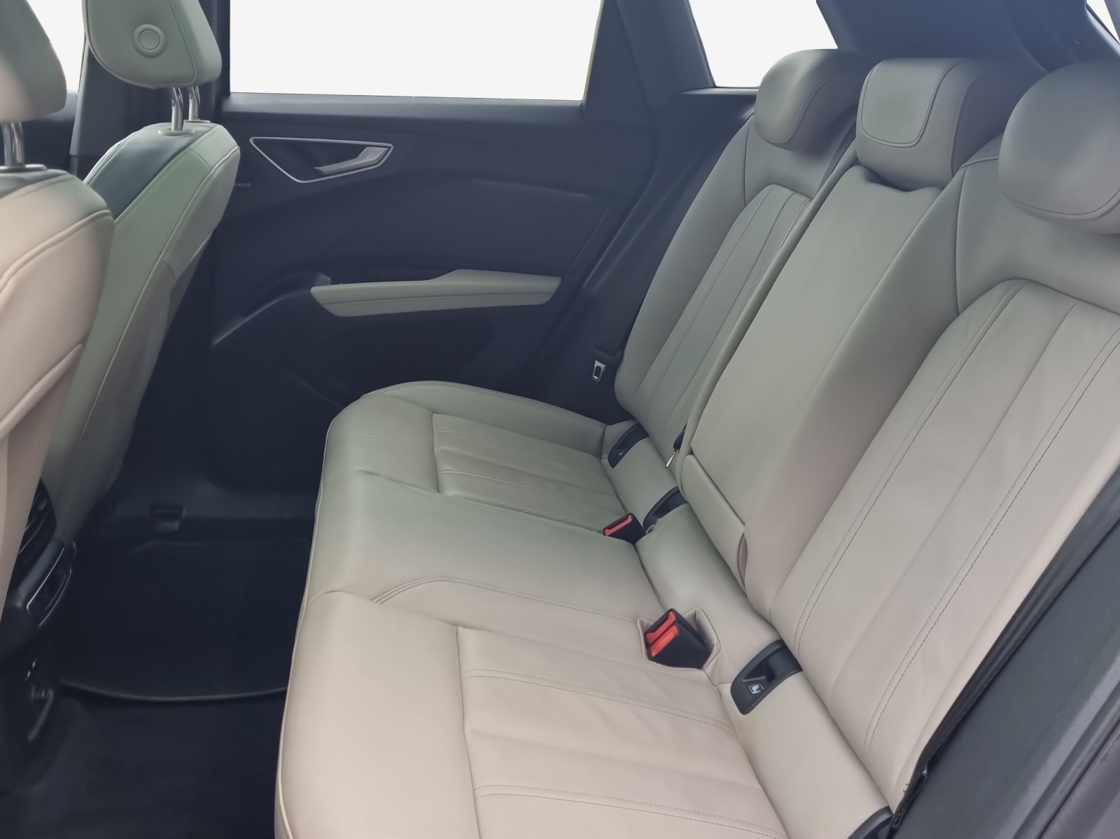 AUDI Q4 e-tron 50 quattro-image-12