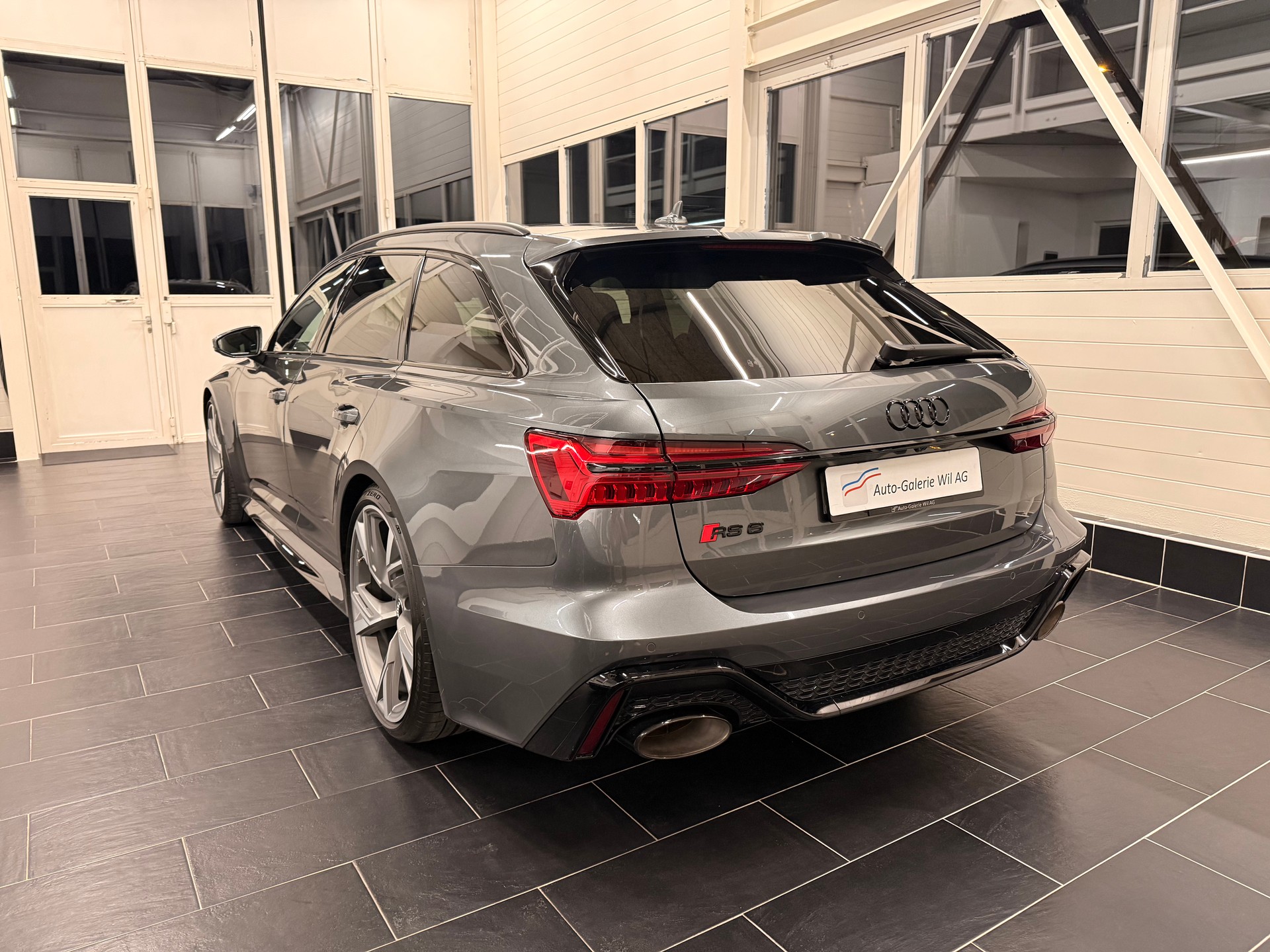 AUDI RS6 Avant 4.0 TFSI V8 quattro Dynamikpaket plus-image-4