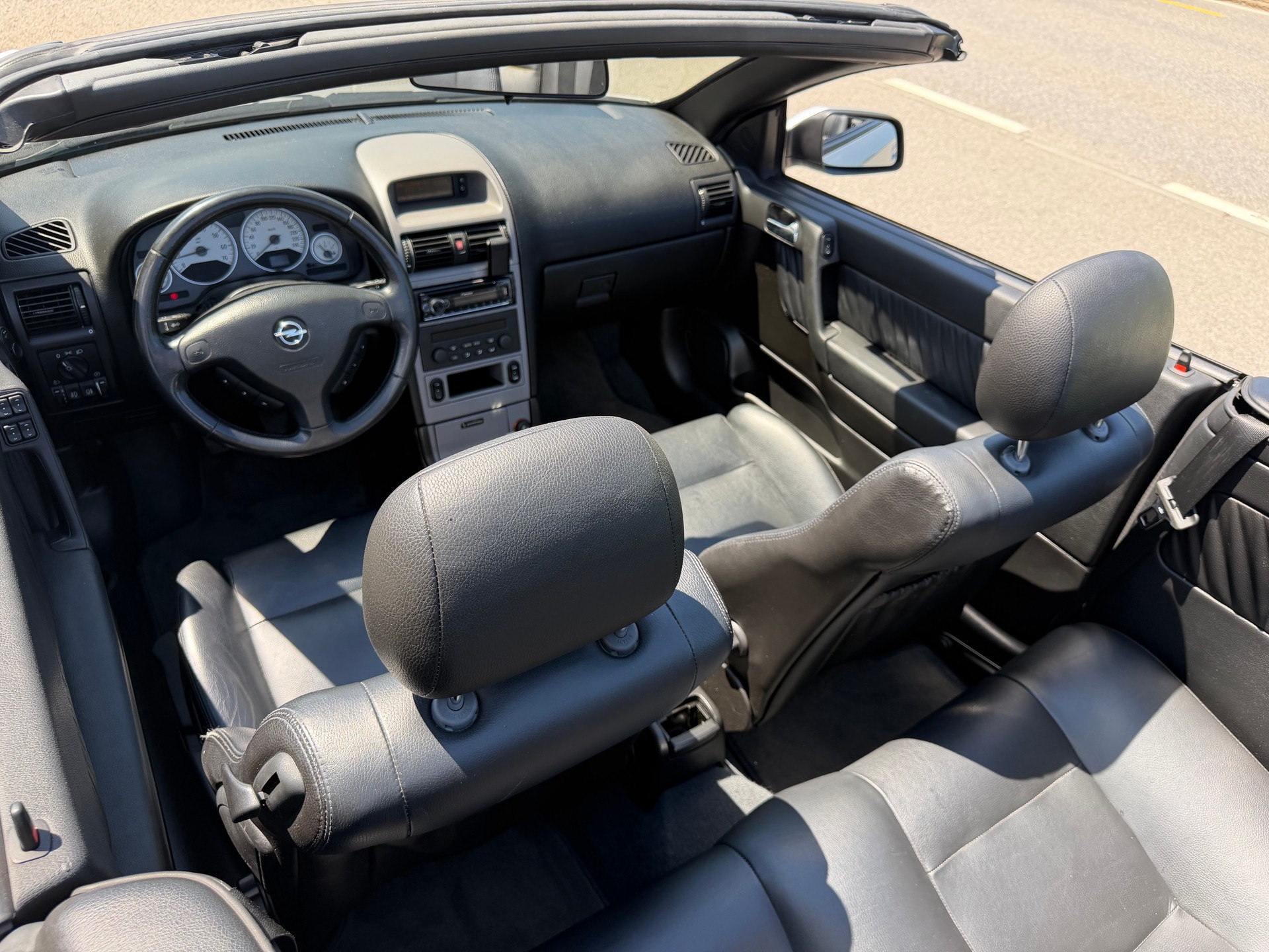 OPEL Astra Cabriolet 2.2i 16V-image-11