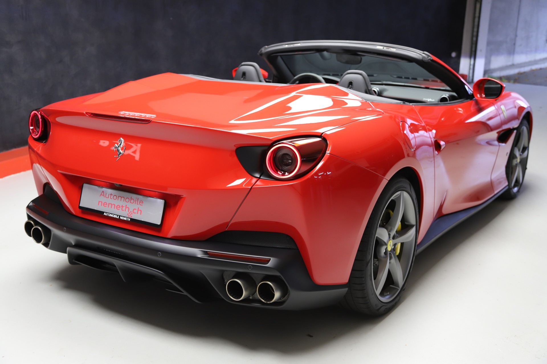 FERRARI Portofino 3.9 V8 T-showroom-element-2