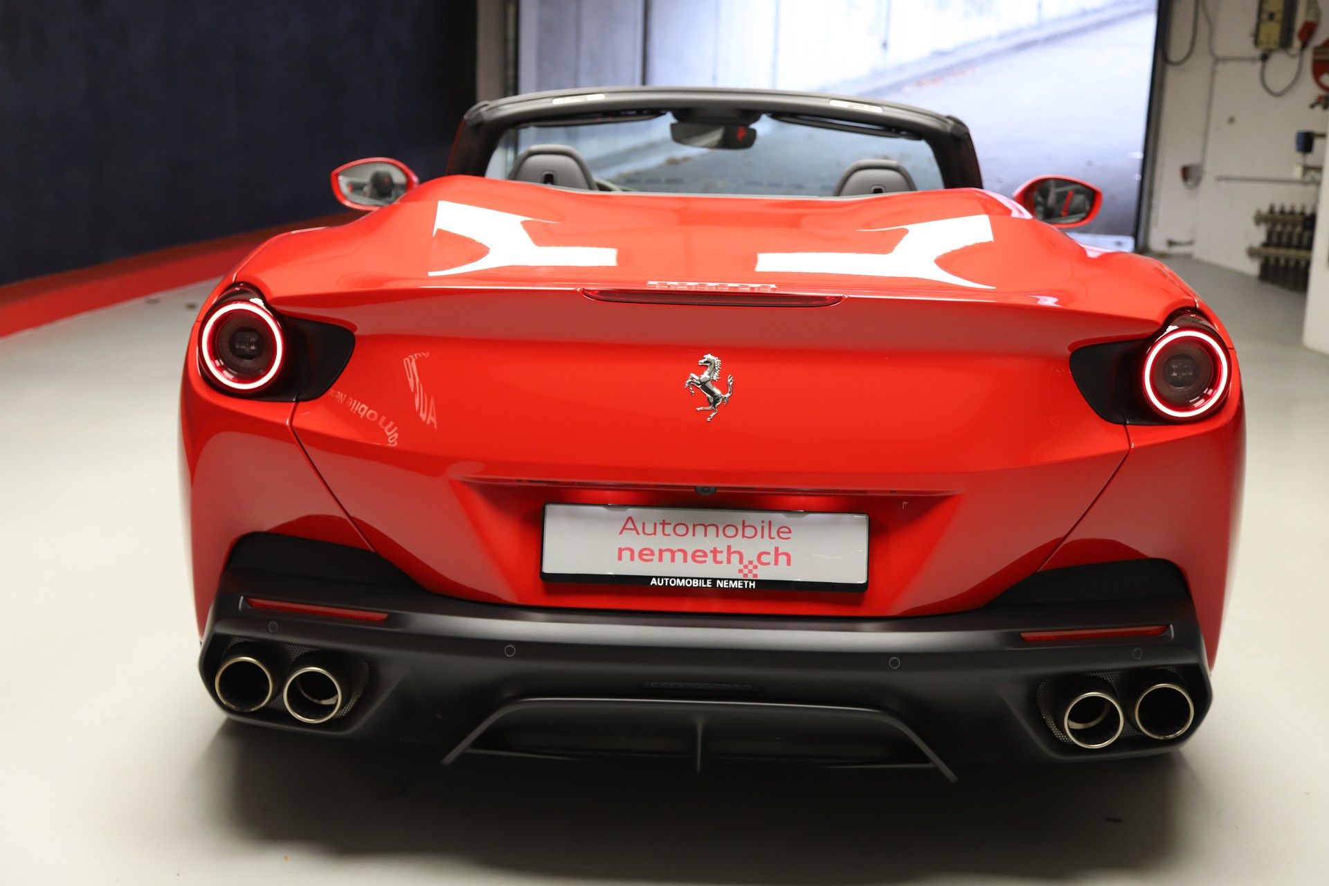 FERRARI Portofino 3.9 V8 T-showroom-element-3