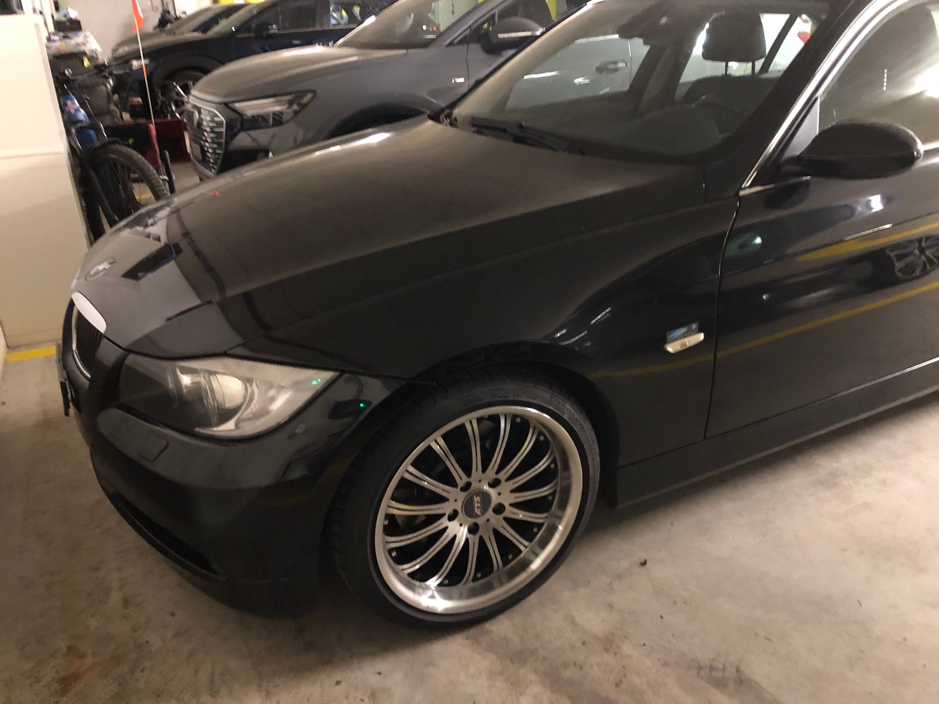 BMW 330i-image-0