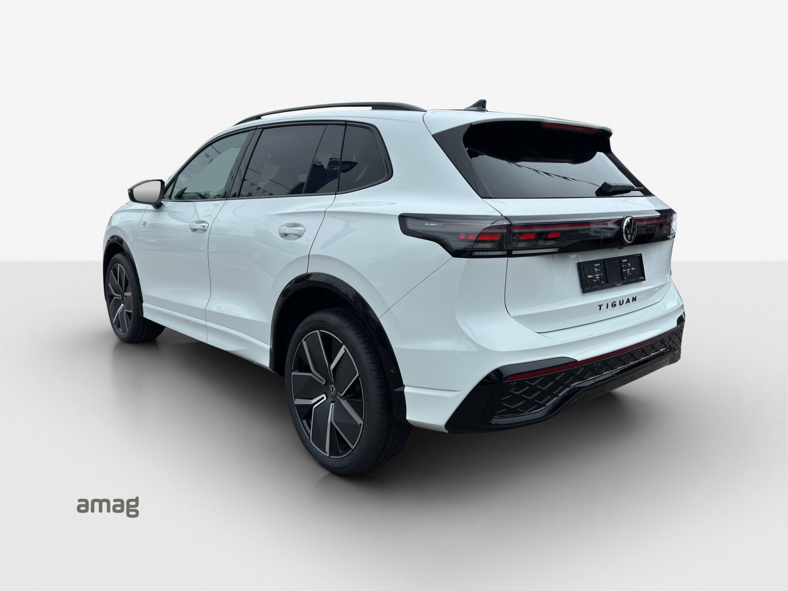 VW Tiguan 2.0 TSI DSG R-Line 4Motion-image-2