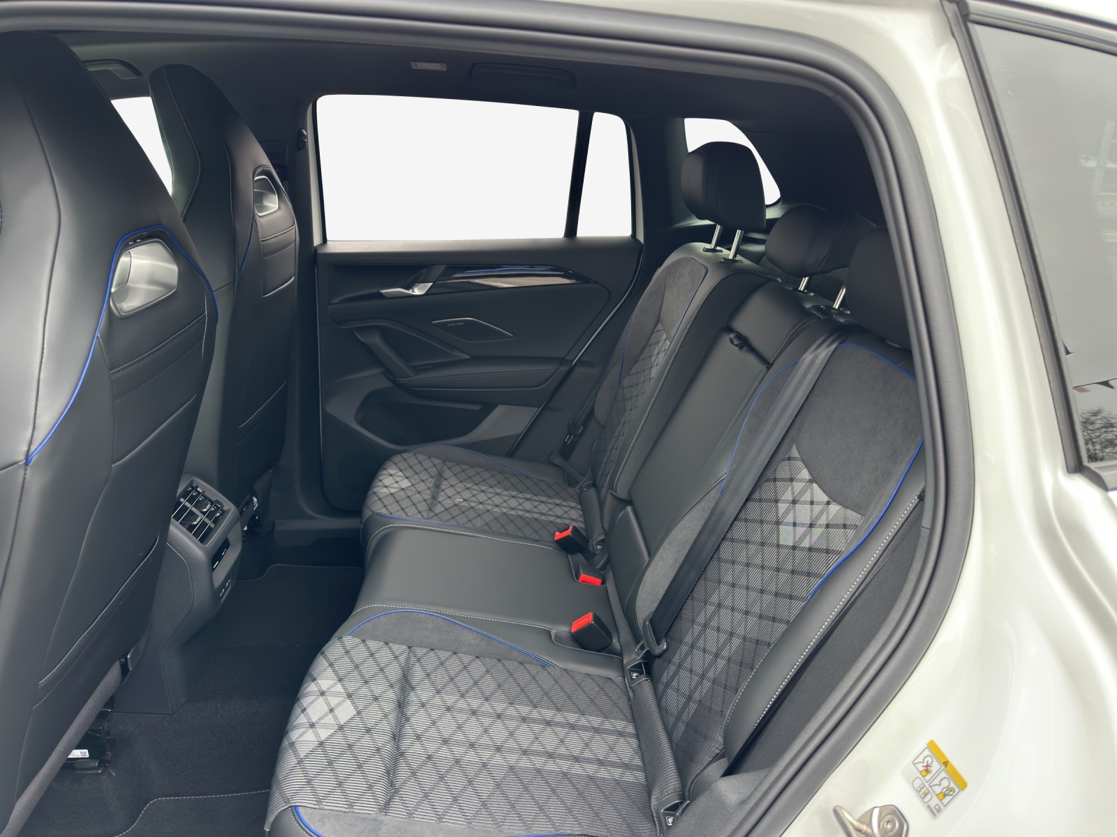 VW Tiguan 2.0 TSI DSG R-Line 4Motion-image-11