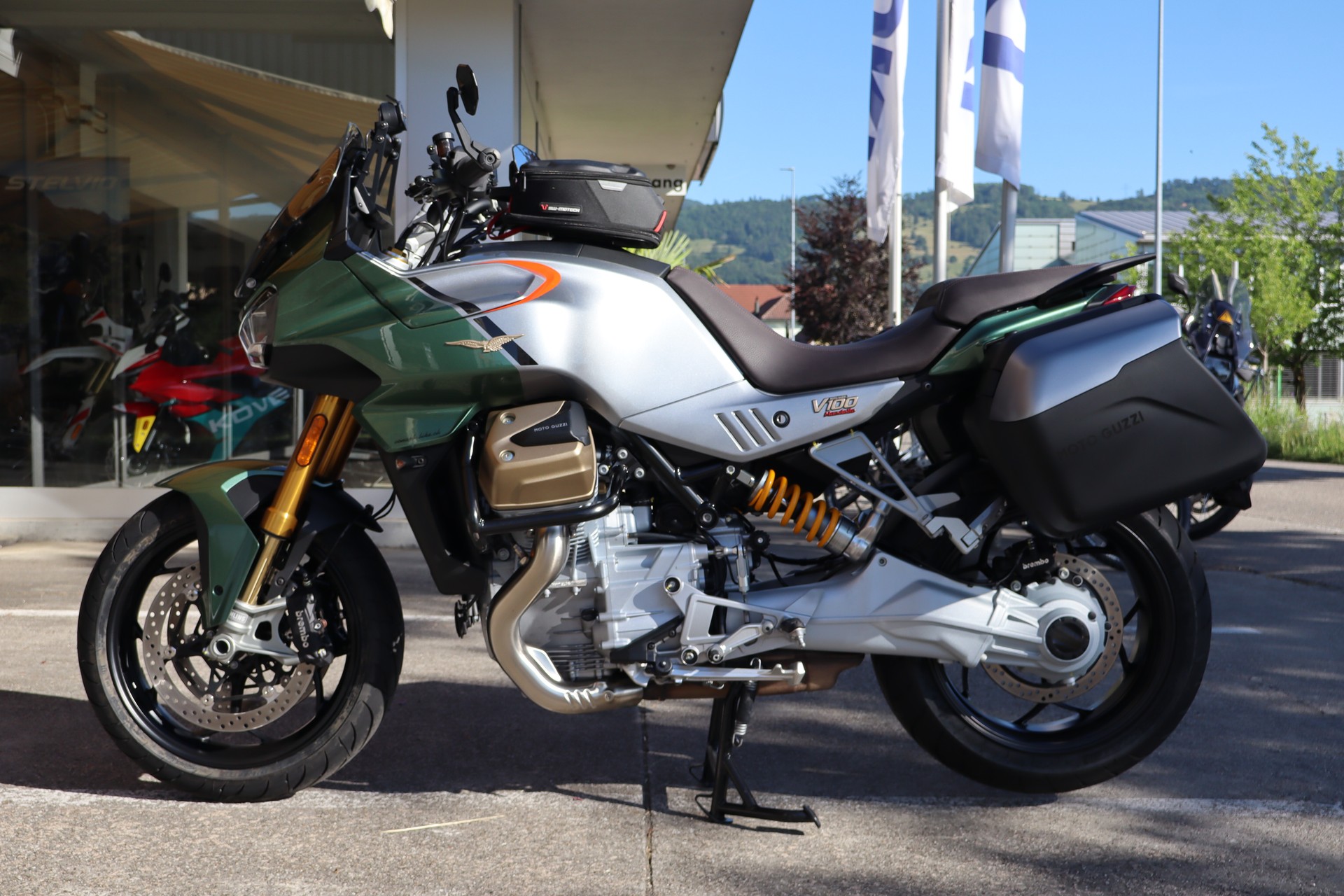 MOTO GUZZI V100 Mandello S-showroom-element-3