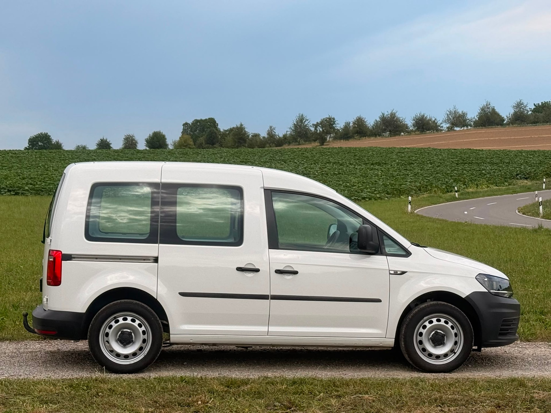 VW Caddy 1.4TSI Entry BlueMotion Technology-image-1