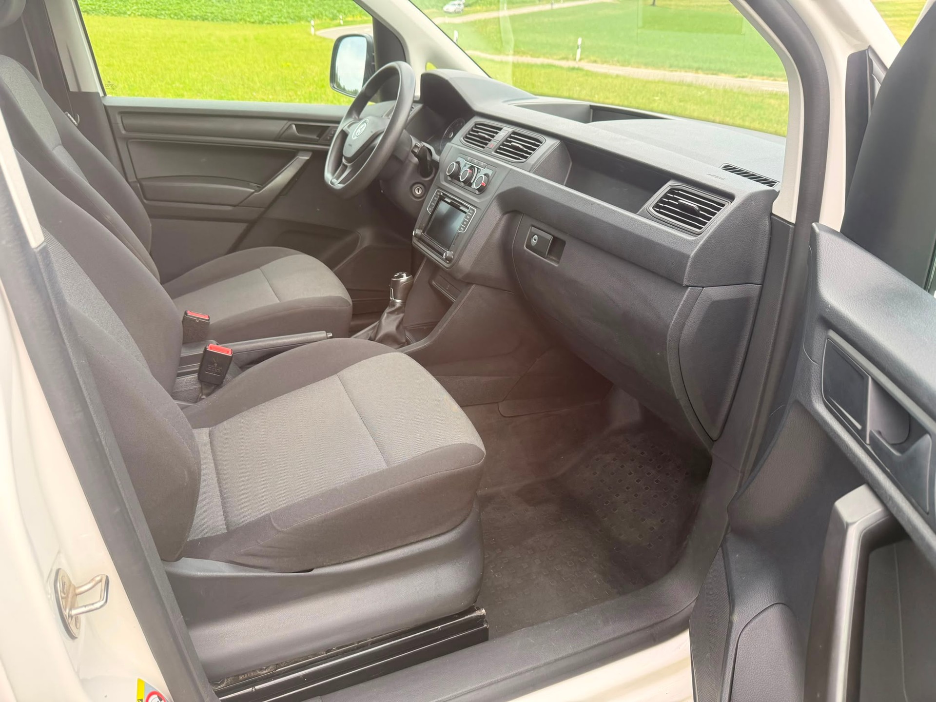 VW Caddy 1.4TSI Entry BlueMotion Technology-image-8