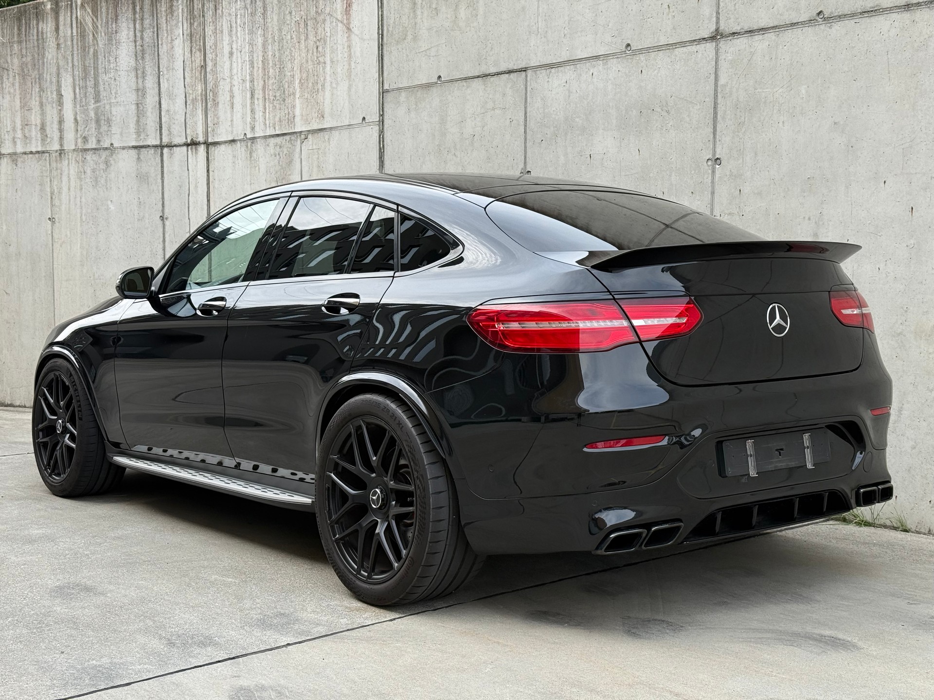 MERCEDES-BENZ GLC Coupé 63 S AMG 4Matic+ 9G-Tronic-image-2