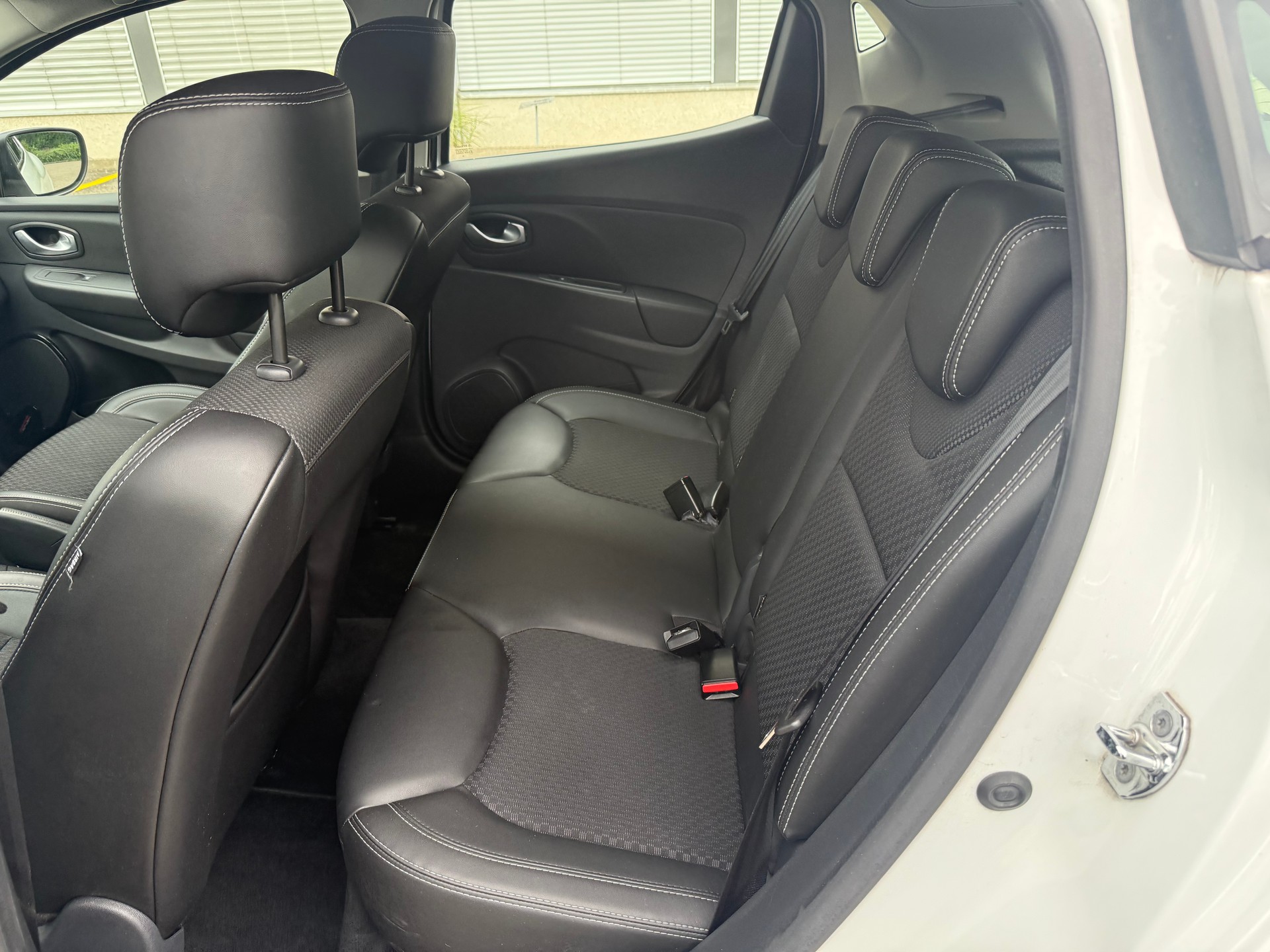 RENAULT Clio 1.2 16V T 90th Anniversaary EDC-image-7