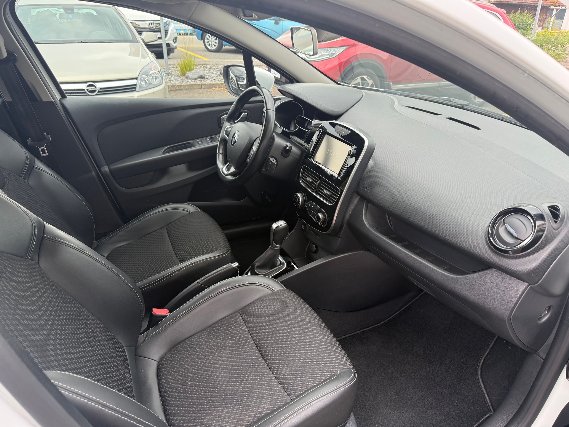 RENAULT Clio 1.2 16V T 90th Anniversaary EDC-image-6