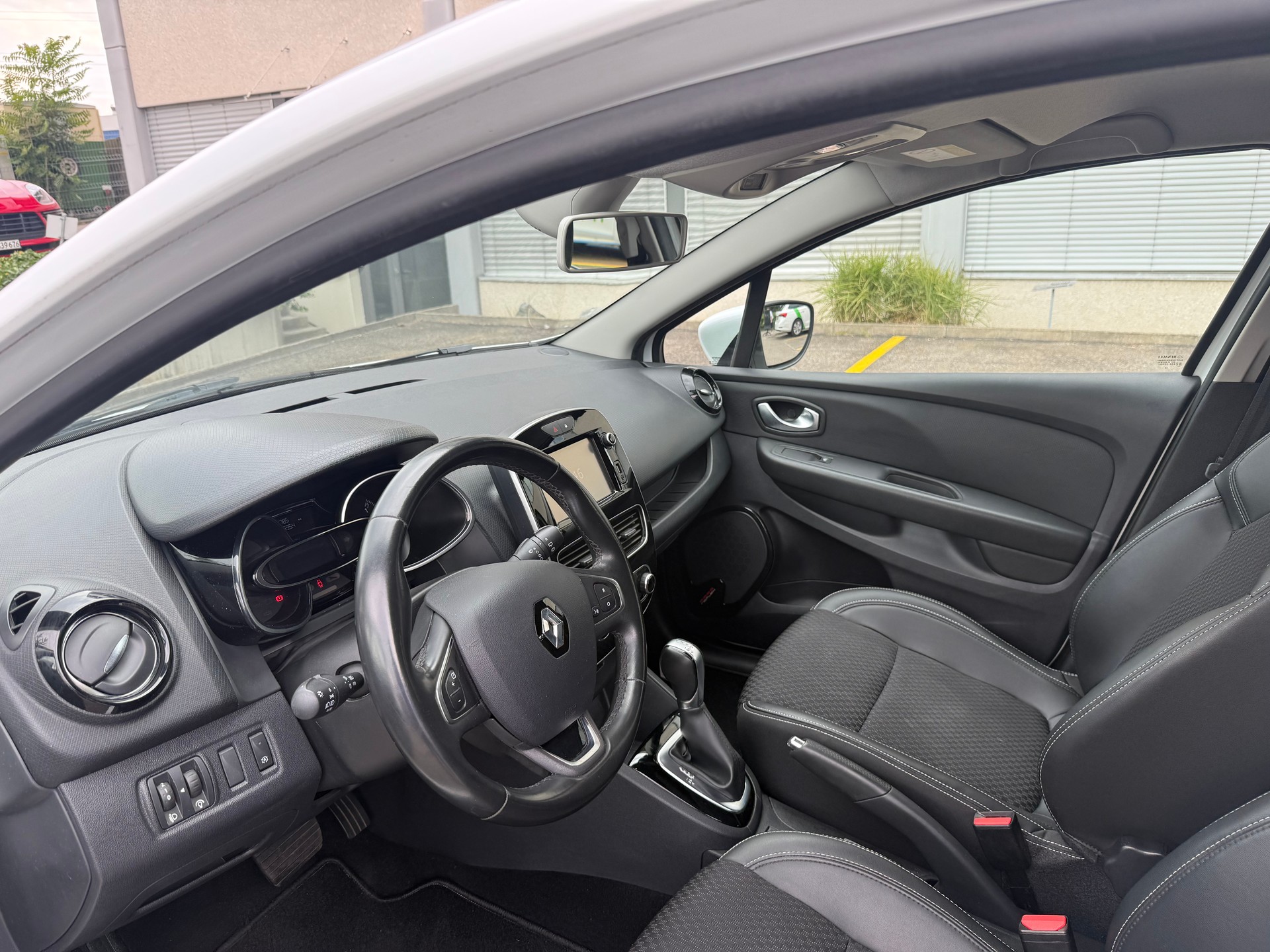 RENAULT Clio 1.2 16V T 90th Anniversaary EDC-image-5
