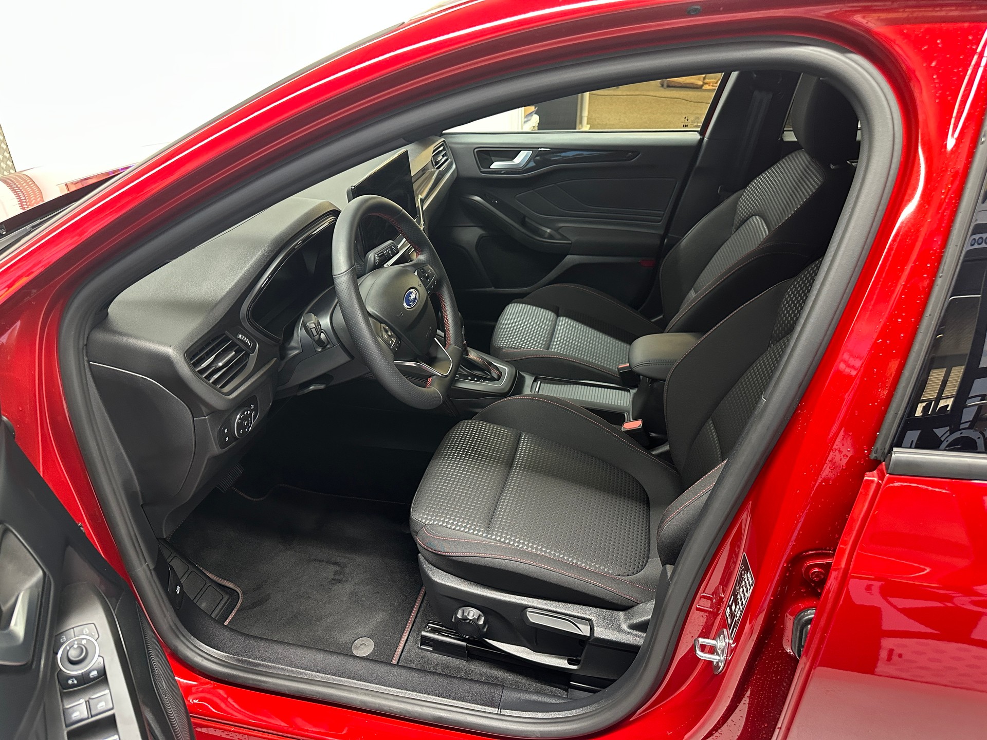 FORD Focus 1.0 MHEV ST-Line X Automat-image-7