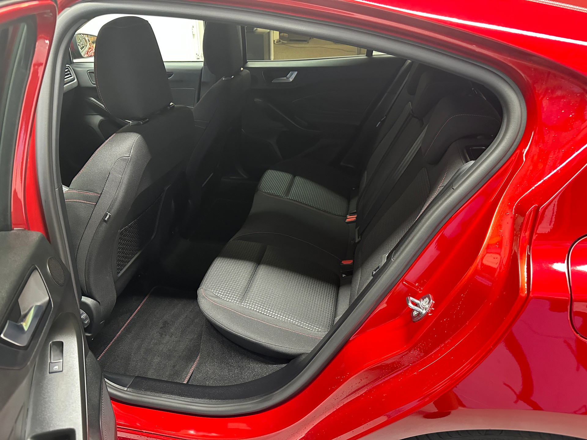 FORD Focus 1.0 MHEV ST-Line X Automat-image-8