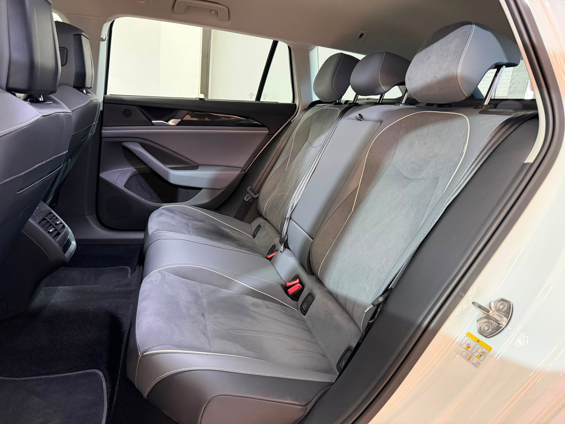 VW Passat Variant 2.0 TDI evo Business DSG-image-6